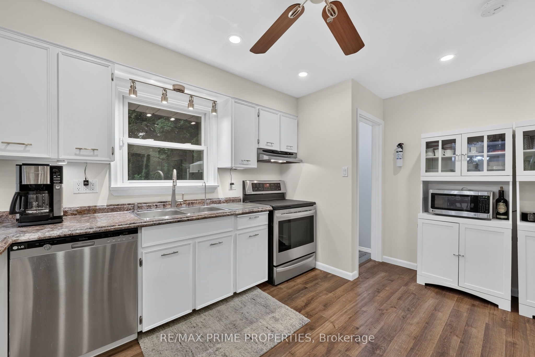 19011 Ninth Line Property Photo 11