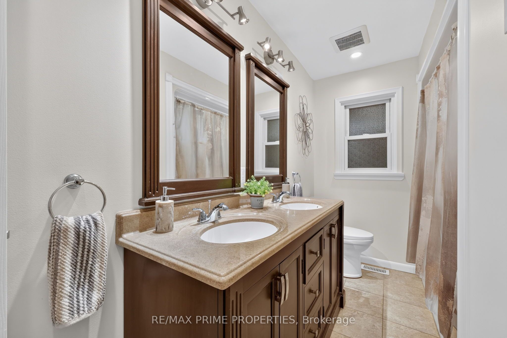 19011 Ninth Line Property Photo 17