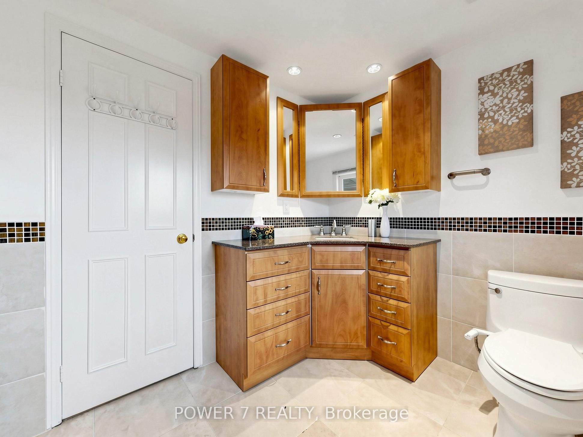 71 Canterbury Court Property Photo 33