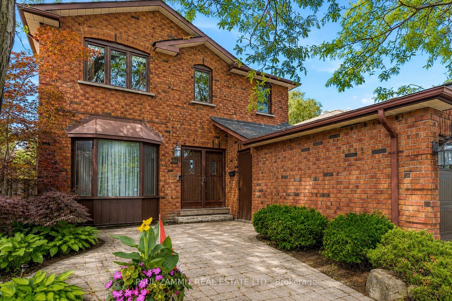 180 Lyndhurst Drive Property Photo 3