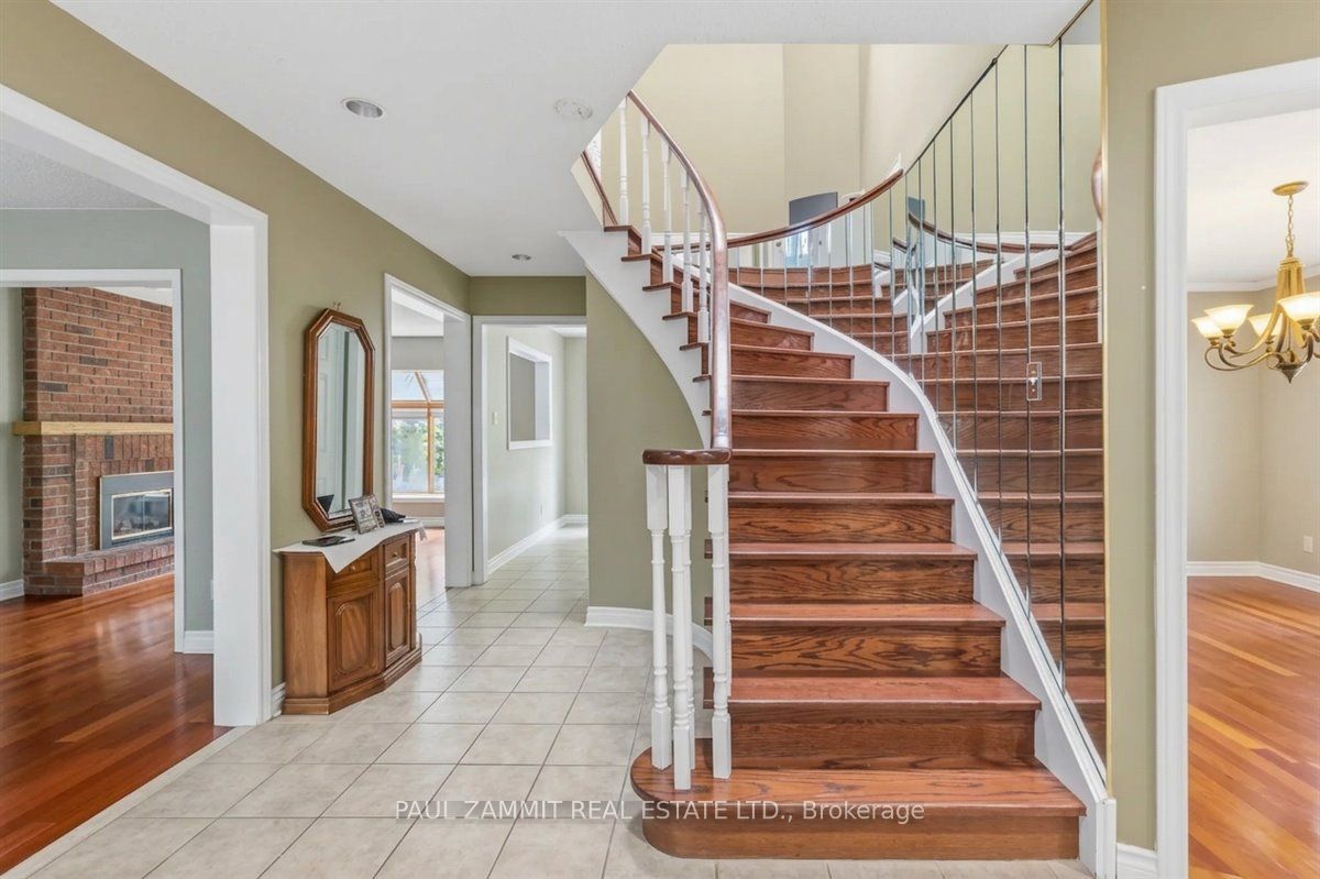 180 Lyndhurst Drive Property Photo 4