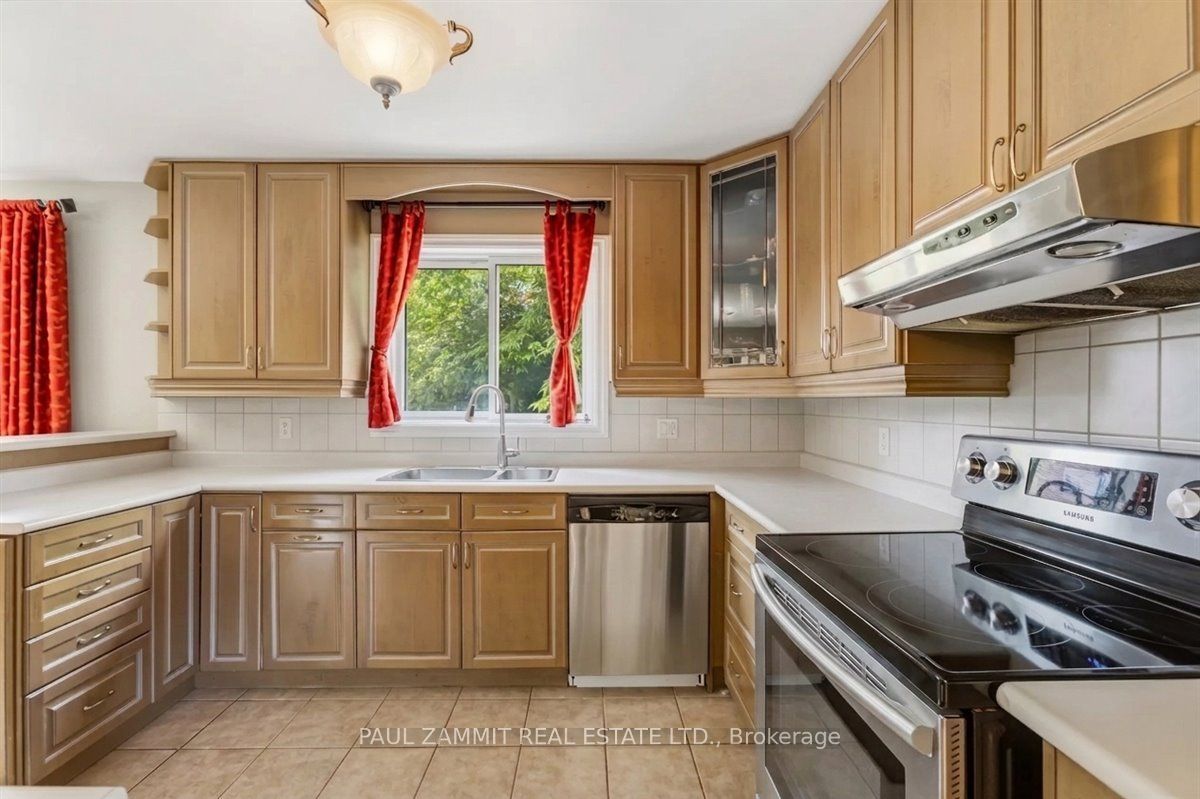 180 Lyndhurst Drive Property Photo 10