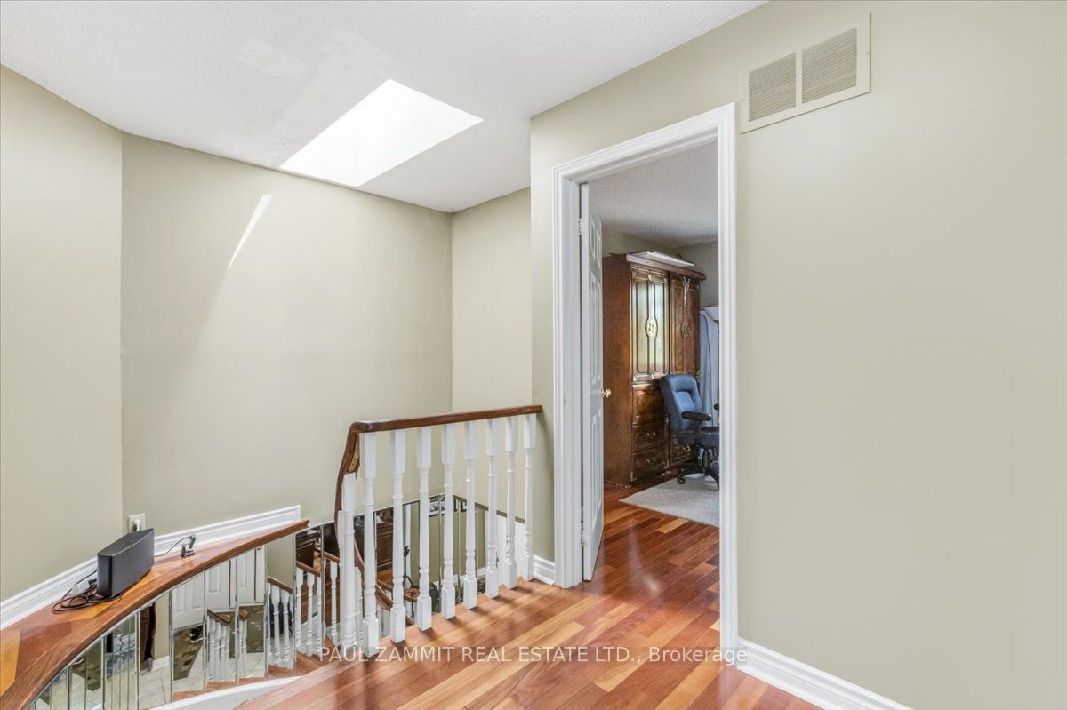 180 Lyndhurst Drive Property Photo 15