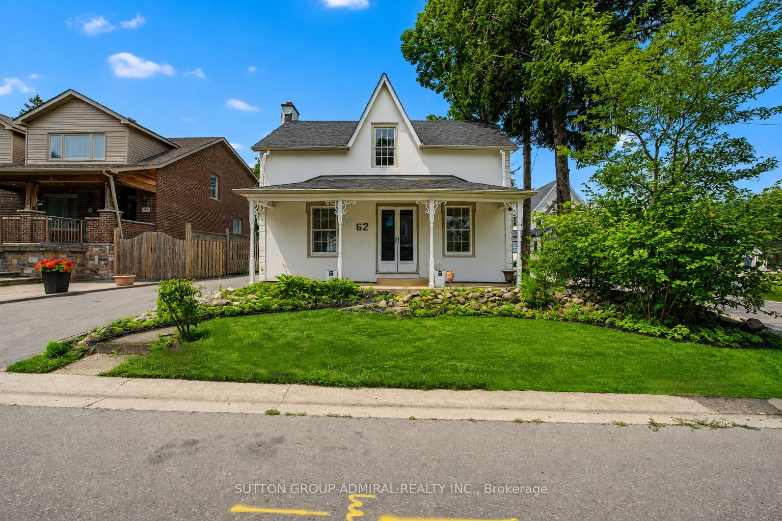 62 Centre Street W Property Photo 2