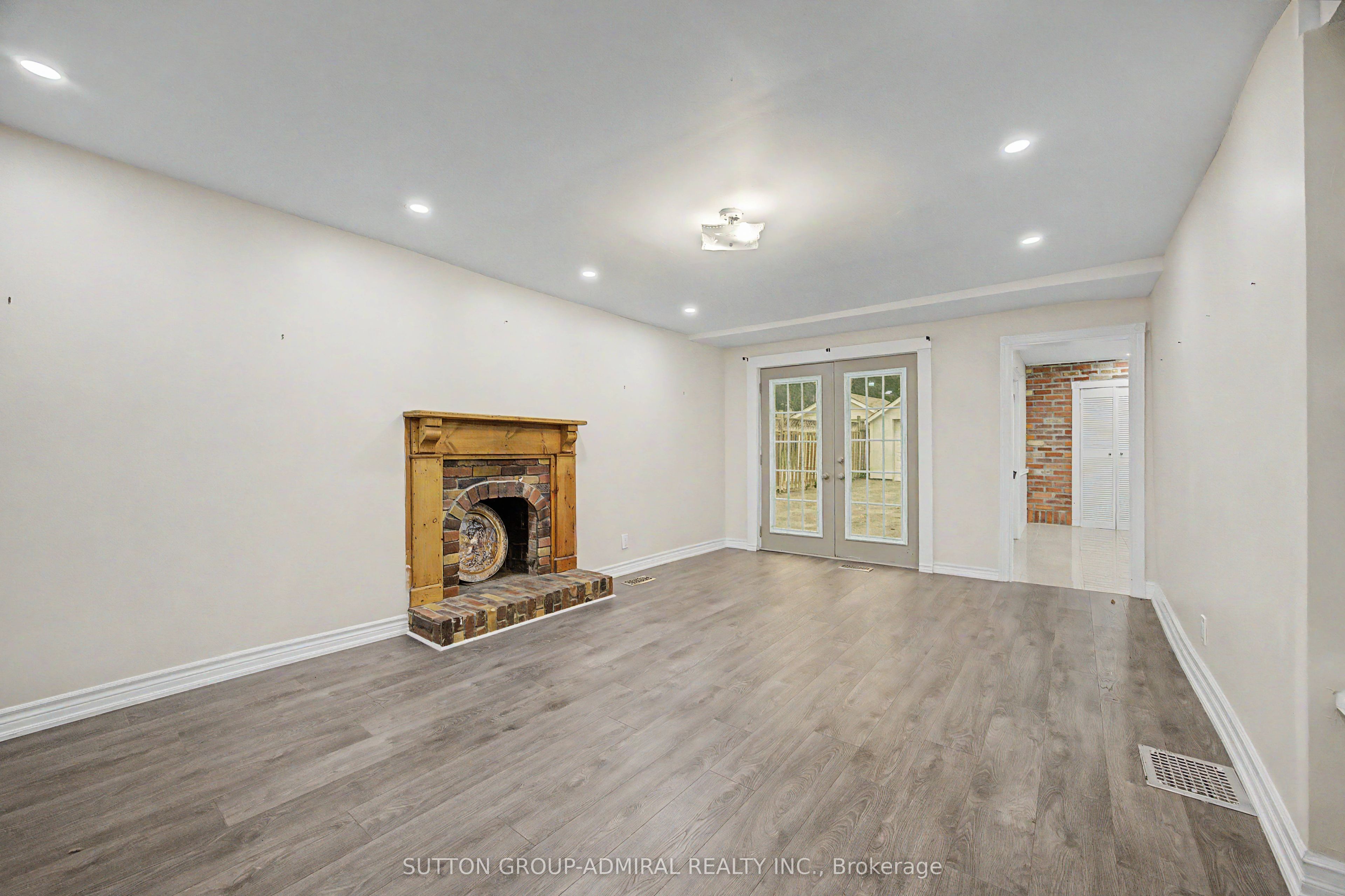 62 Centre Street W Property Photo 8