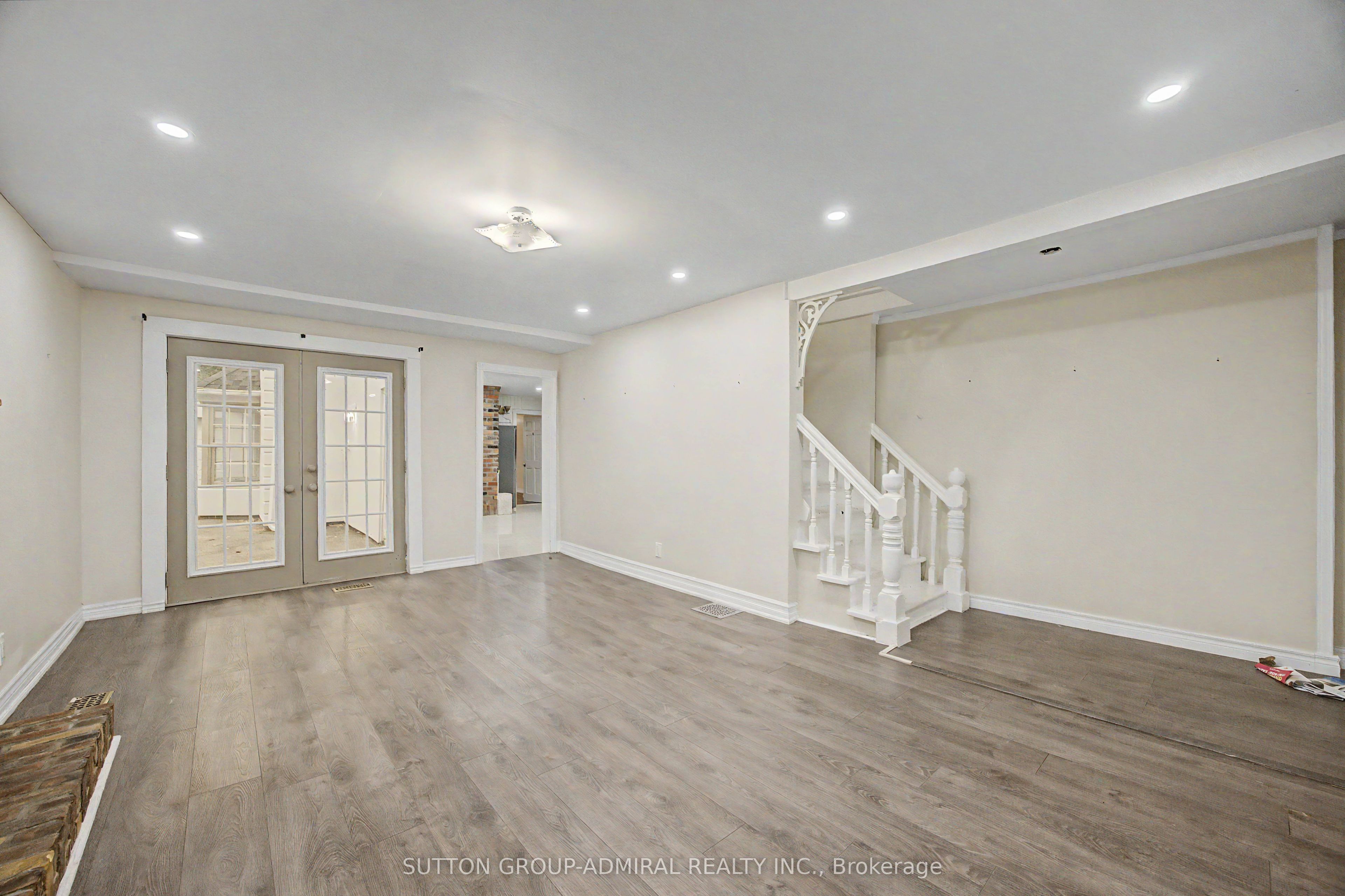 62 Centre Street W Property Photo 9