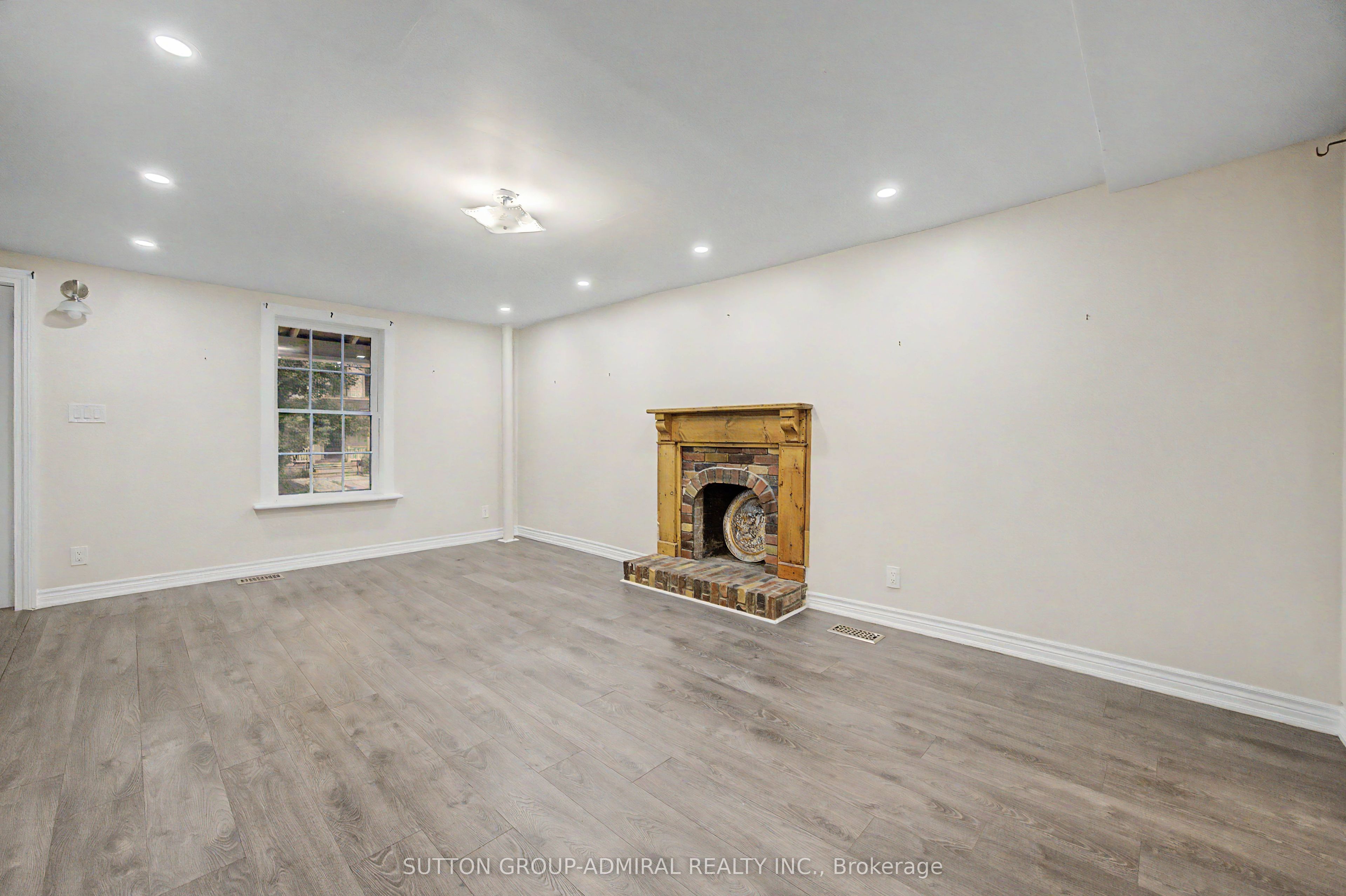 62 Centre Street W Property Photo 10