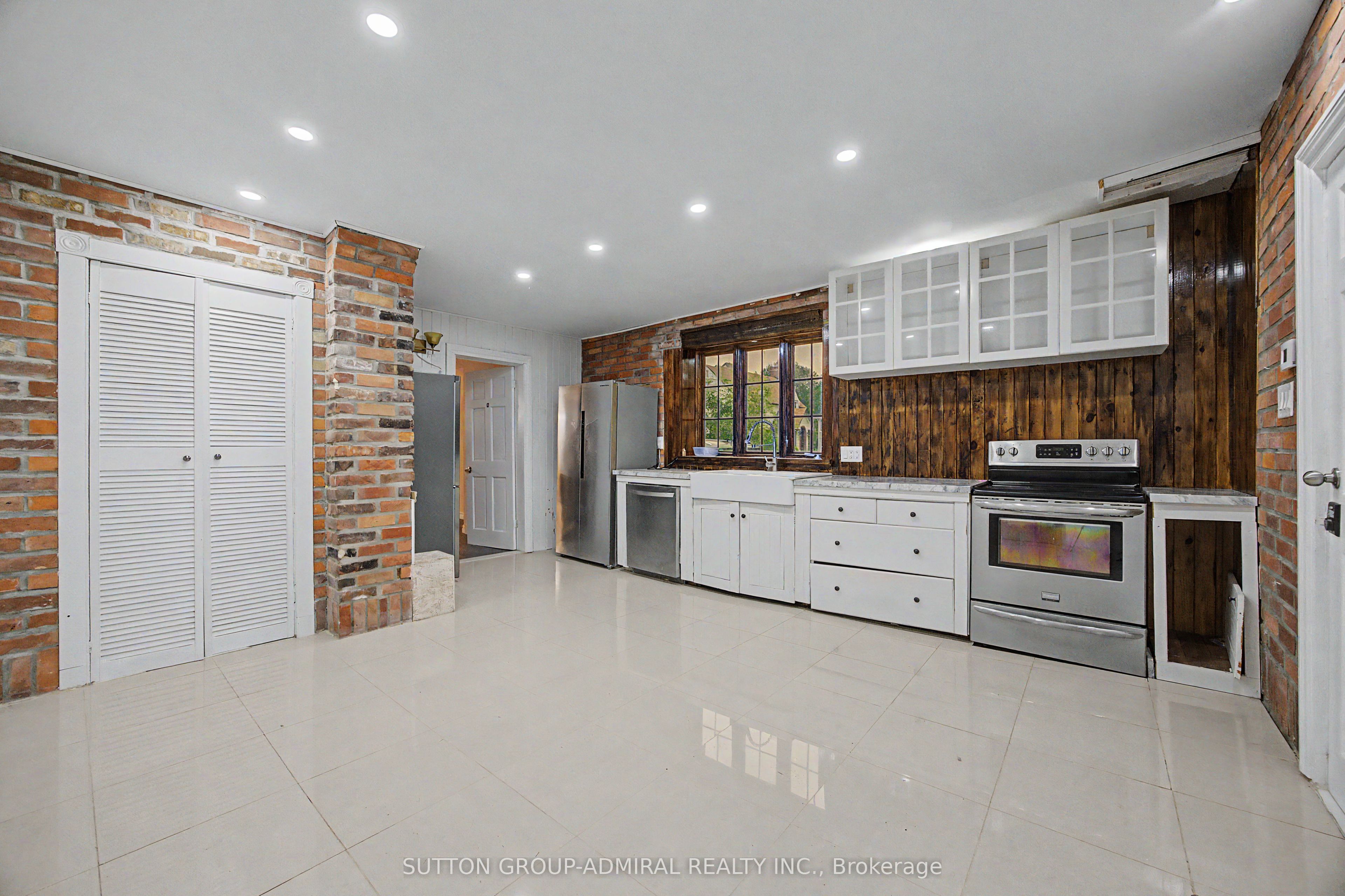62 Centre Street W Property Photo 11
