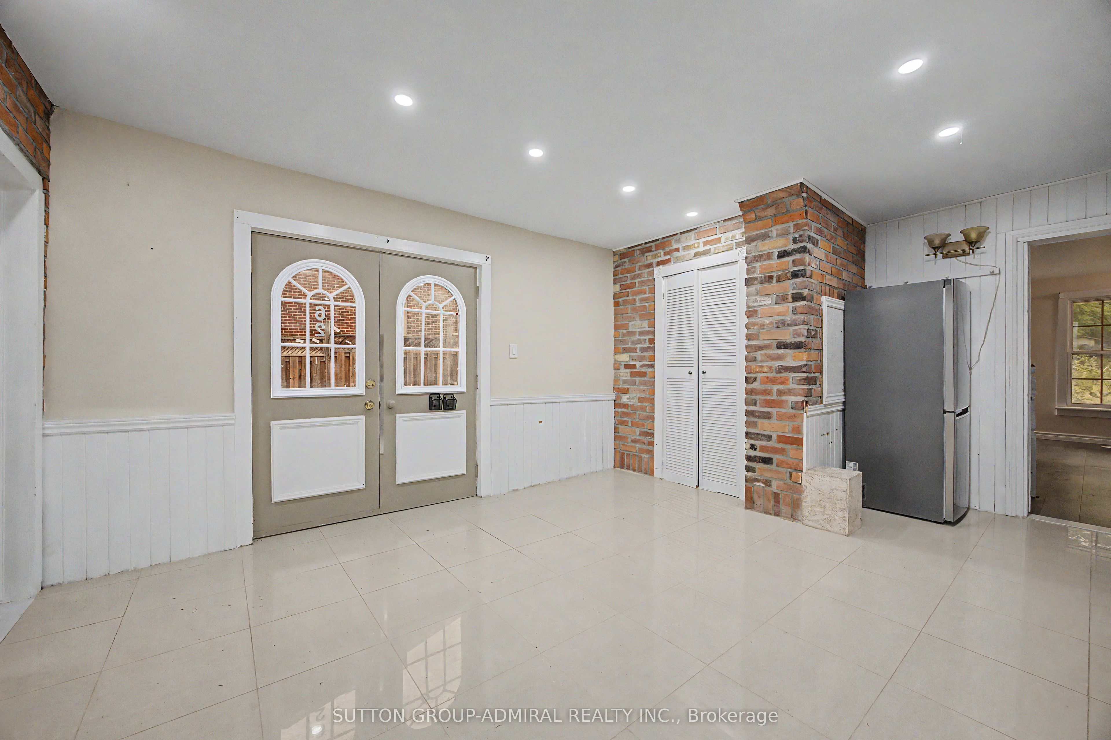 62 Centre Street W Property Photo 13