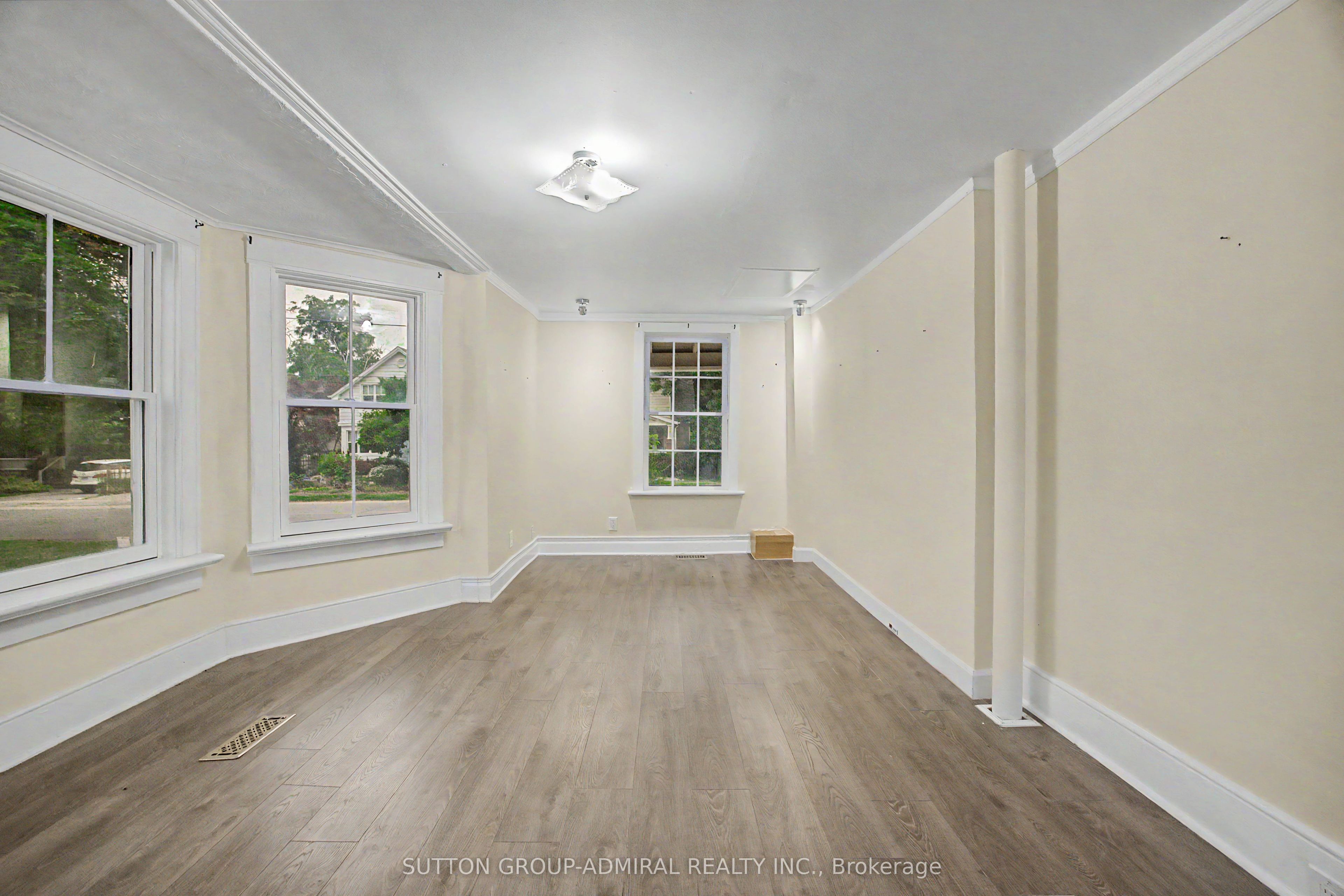 62 Centre Street W Property Photo 17