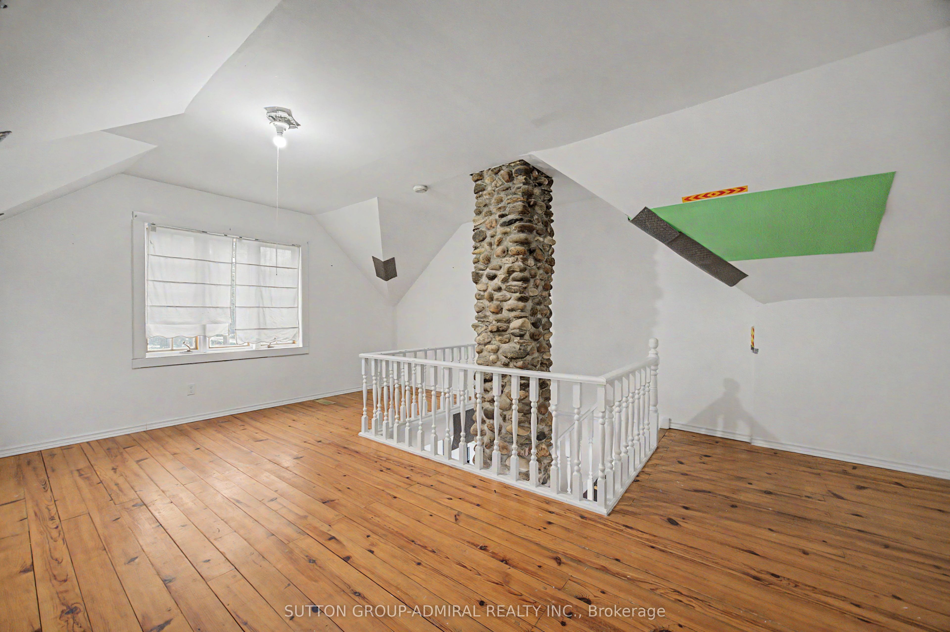 62 Centre Street W Property Photo 27