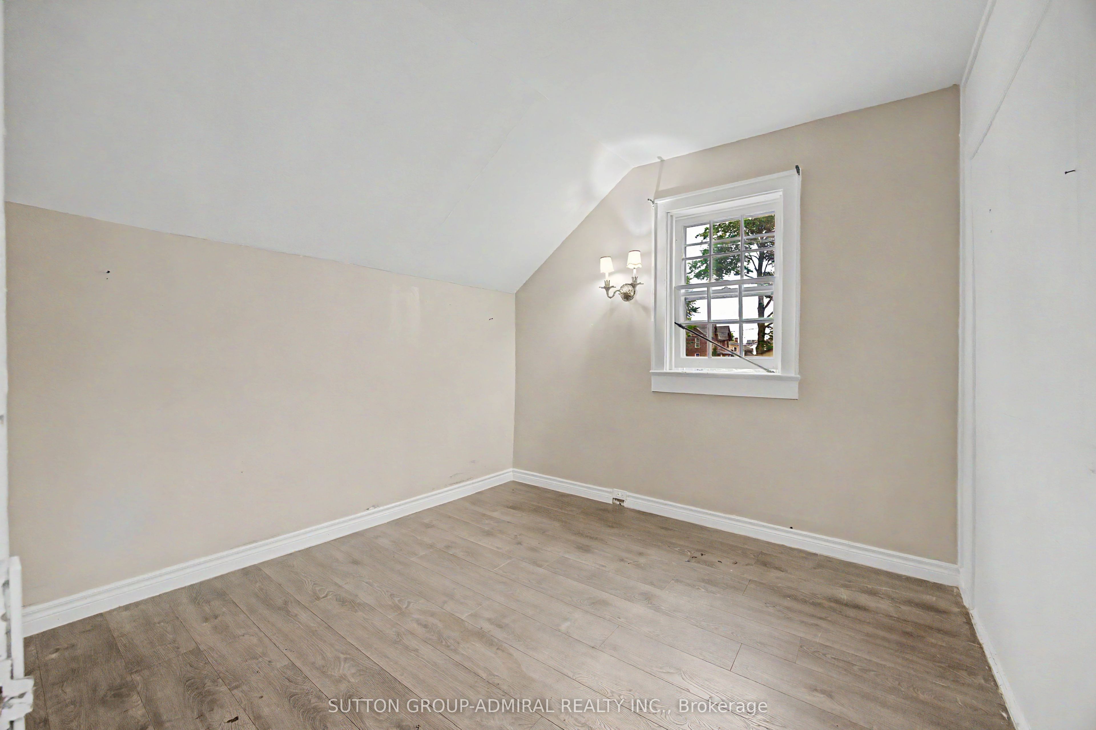 62 Centre Street W Property Photo 33