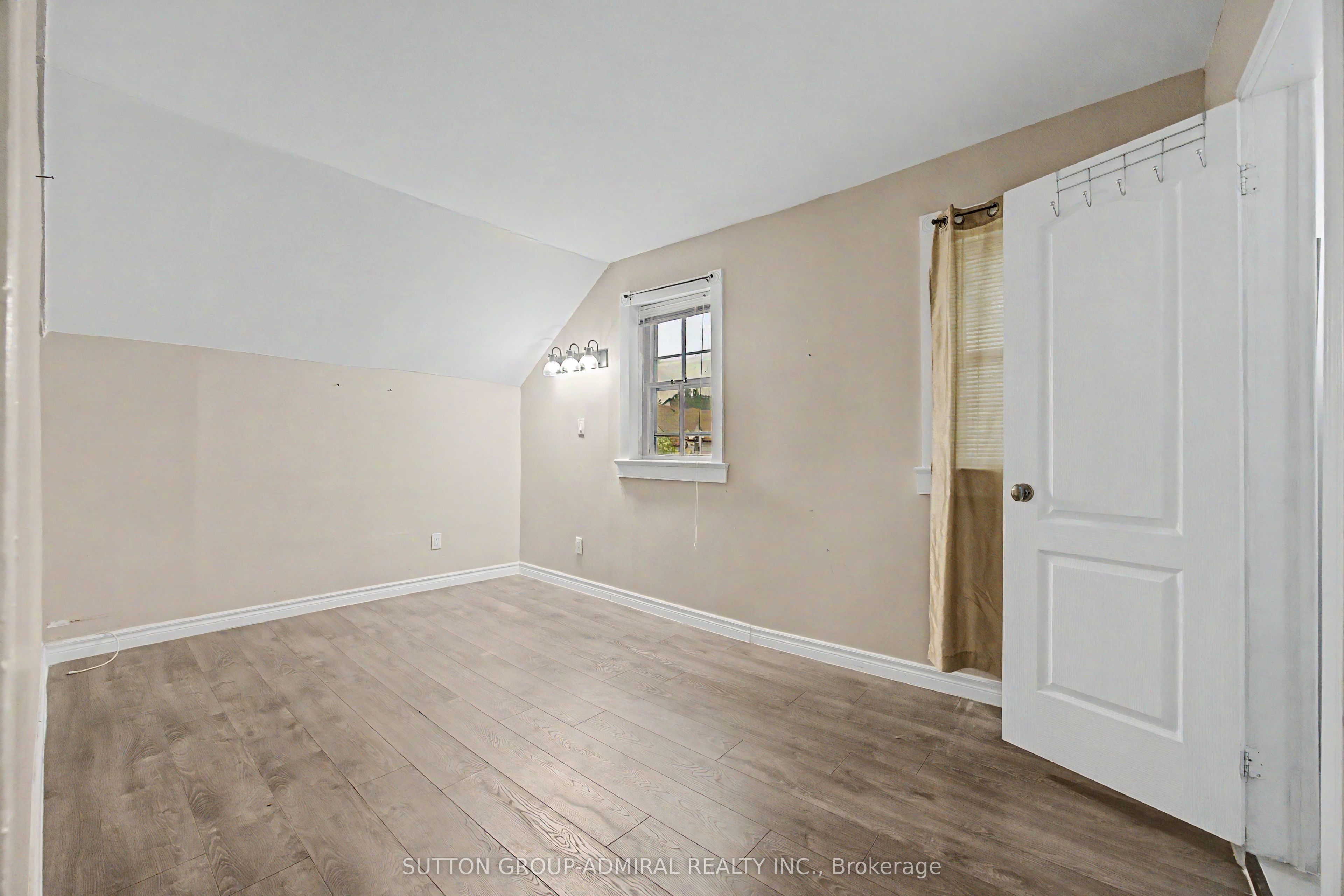 62 Centre Street W Property Photo 34