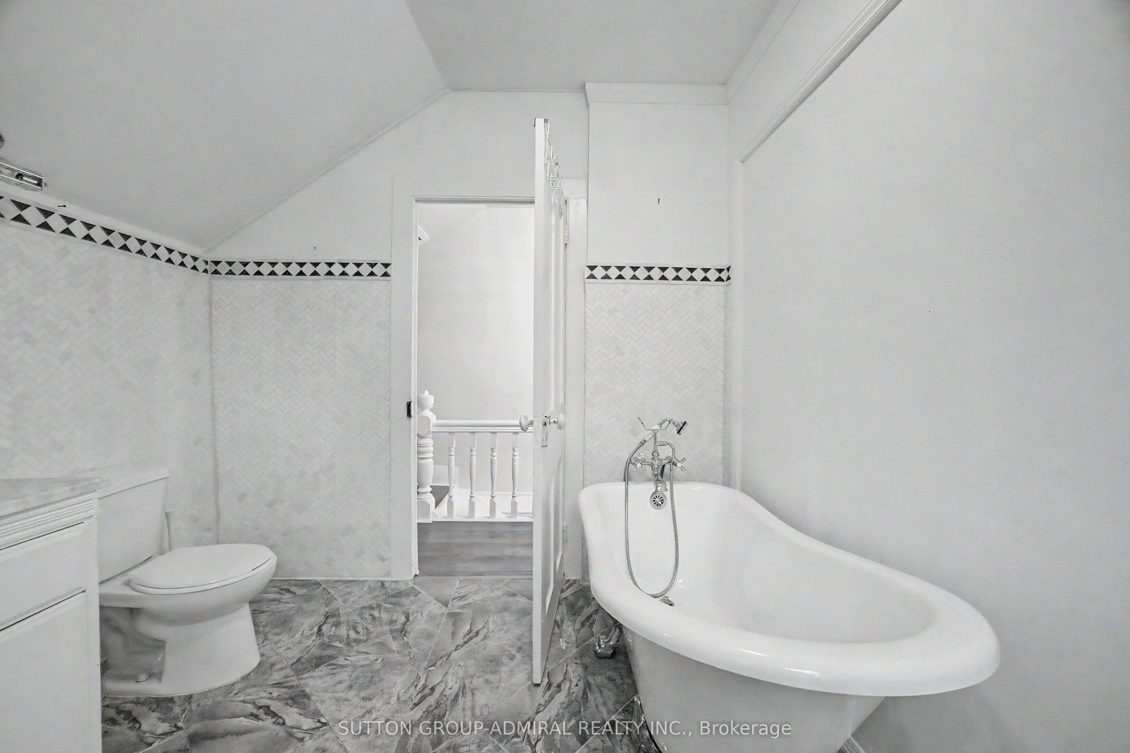 62 Centre Street W Property Photo 38