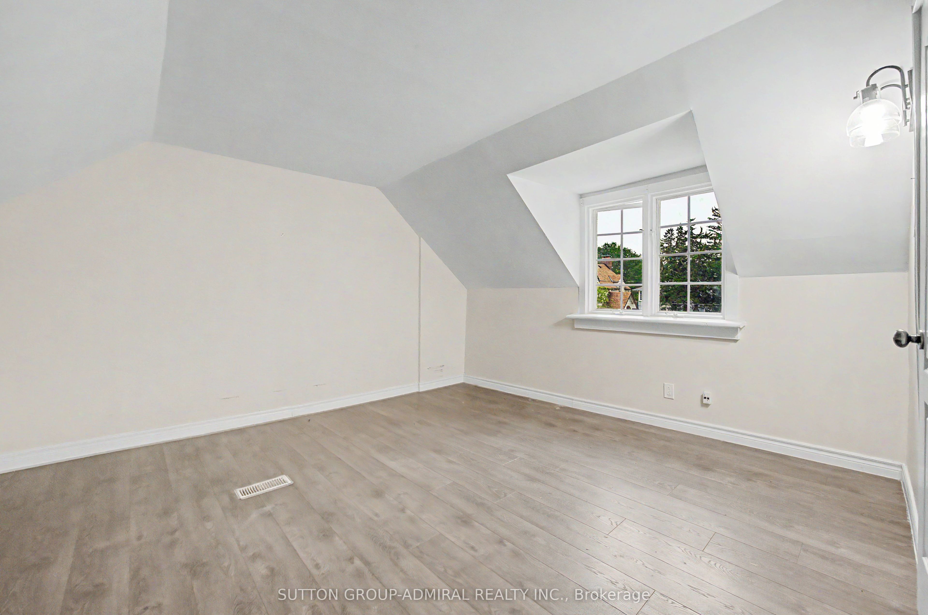 62 Centre Street W Property Photo 39