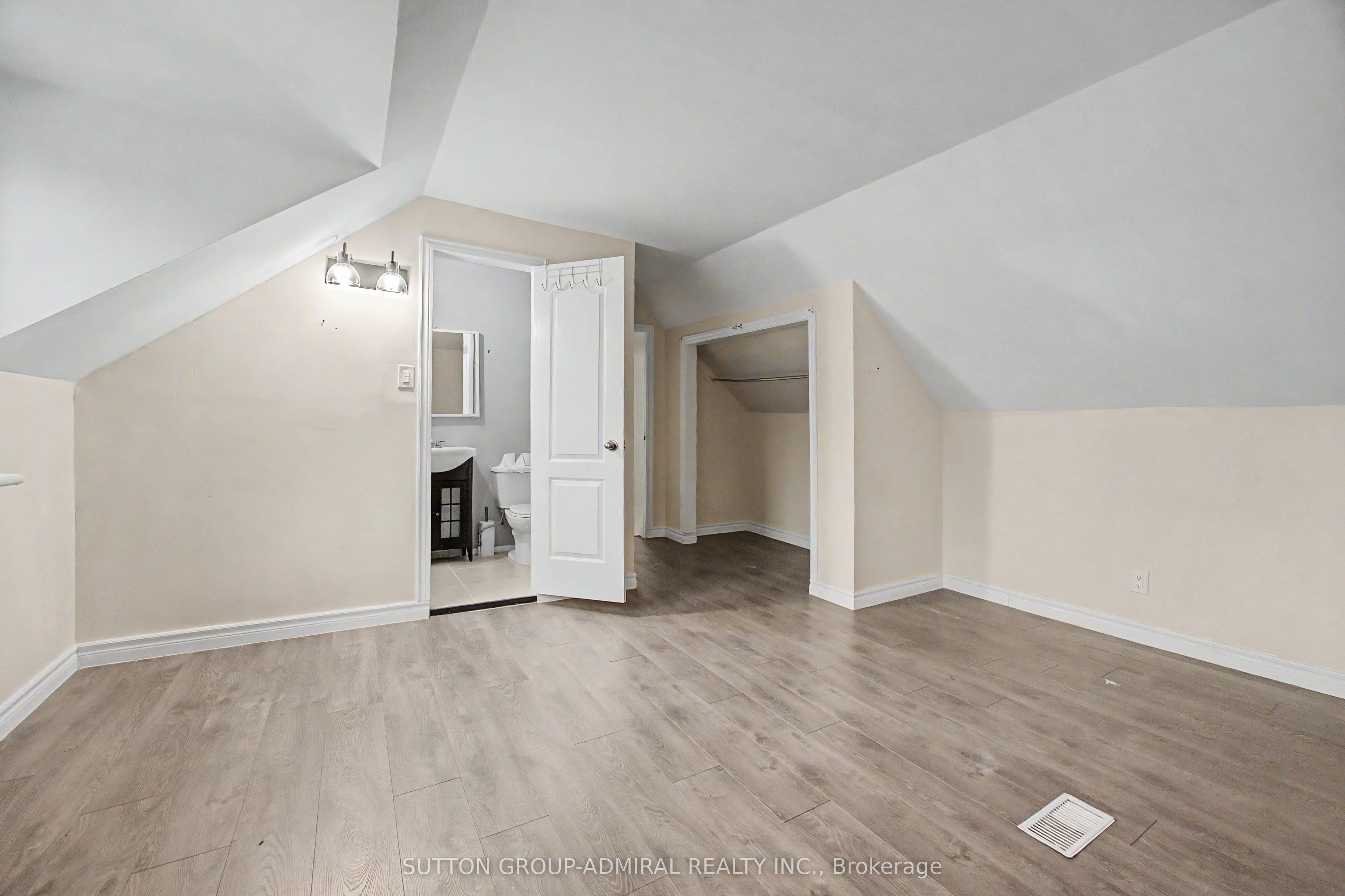 62 Centre Street W Property Photo 40