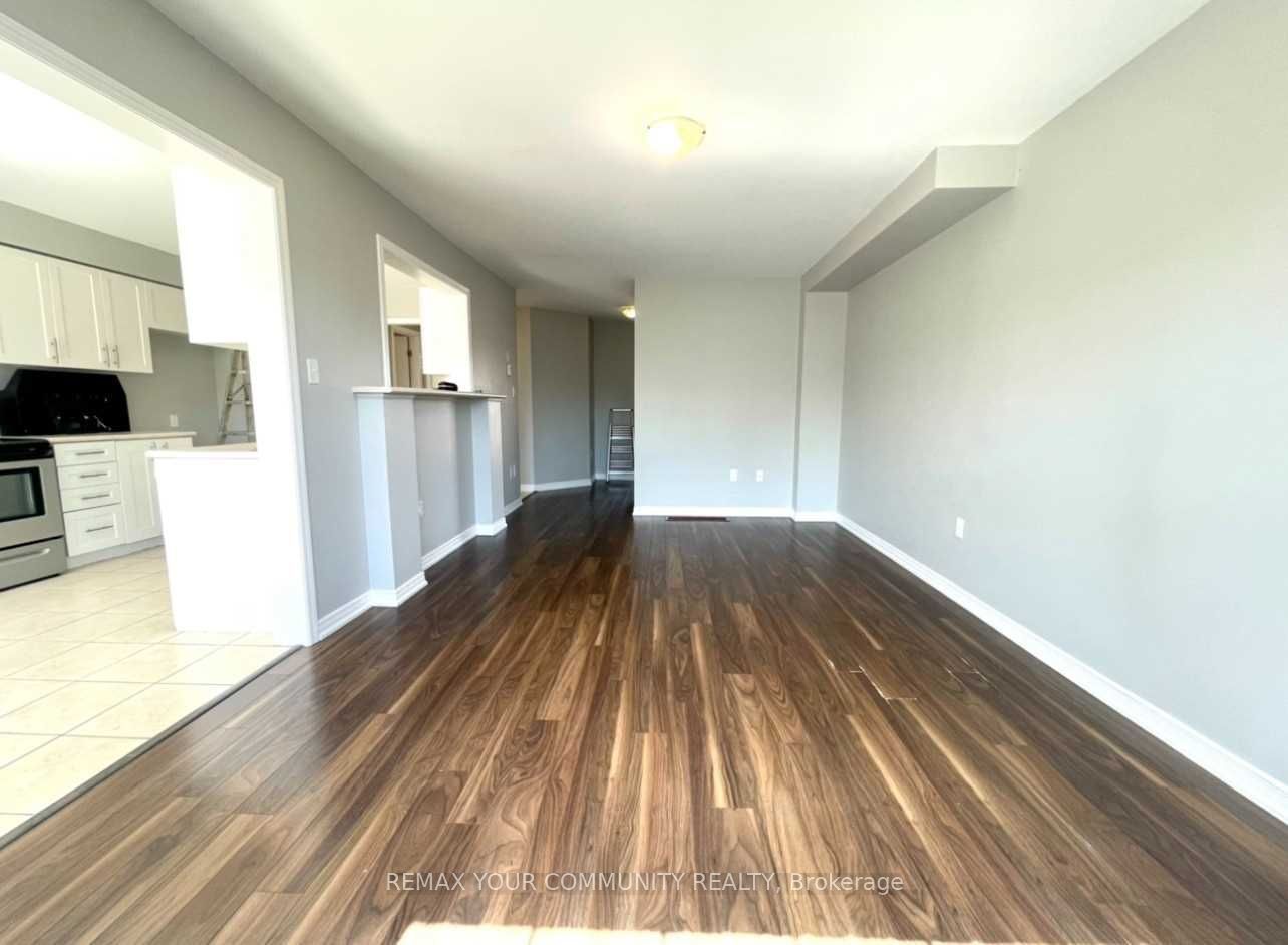 1385 Hunter Street Main Floor Property Photo 7