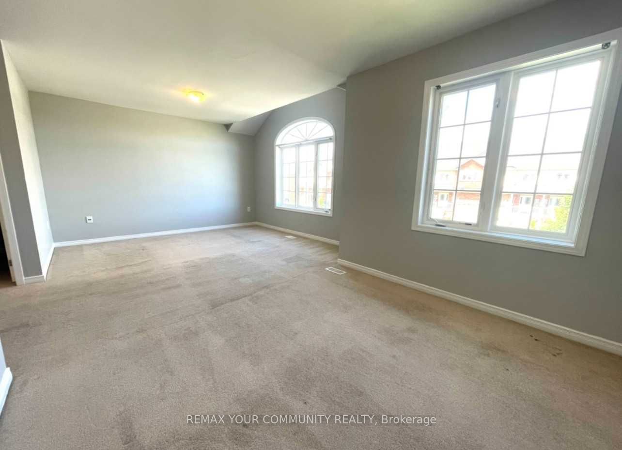 1385 Hunter Street Main Floor Property Photo 15