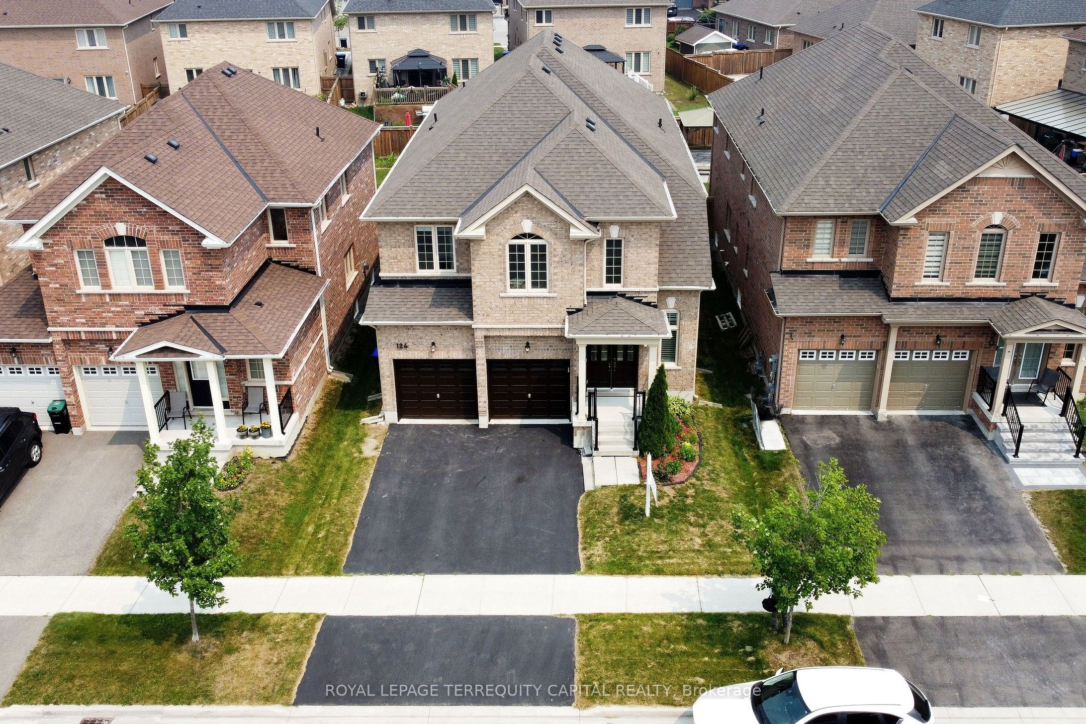 124 Milby Crescent Property Photo 2