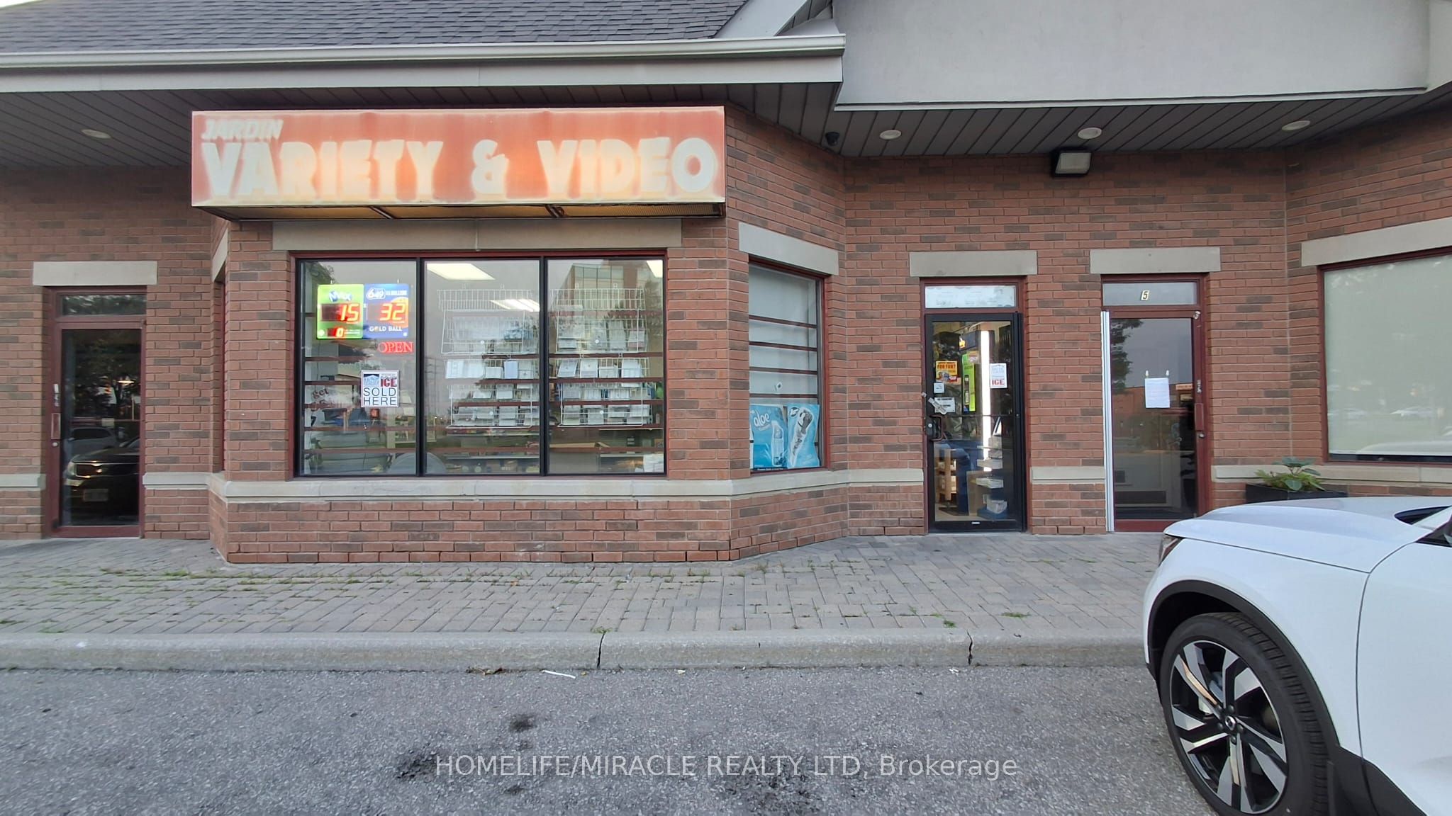 7575 Keele Street 4