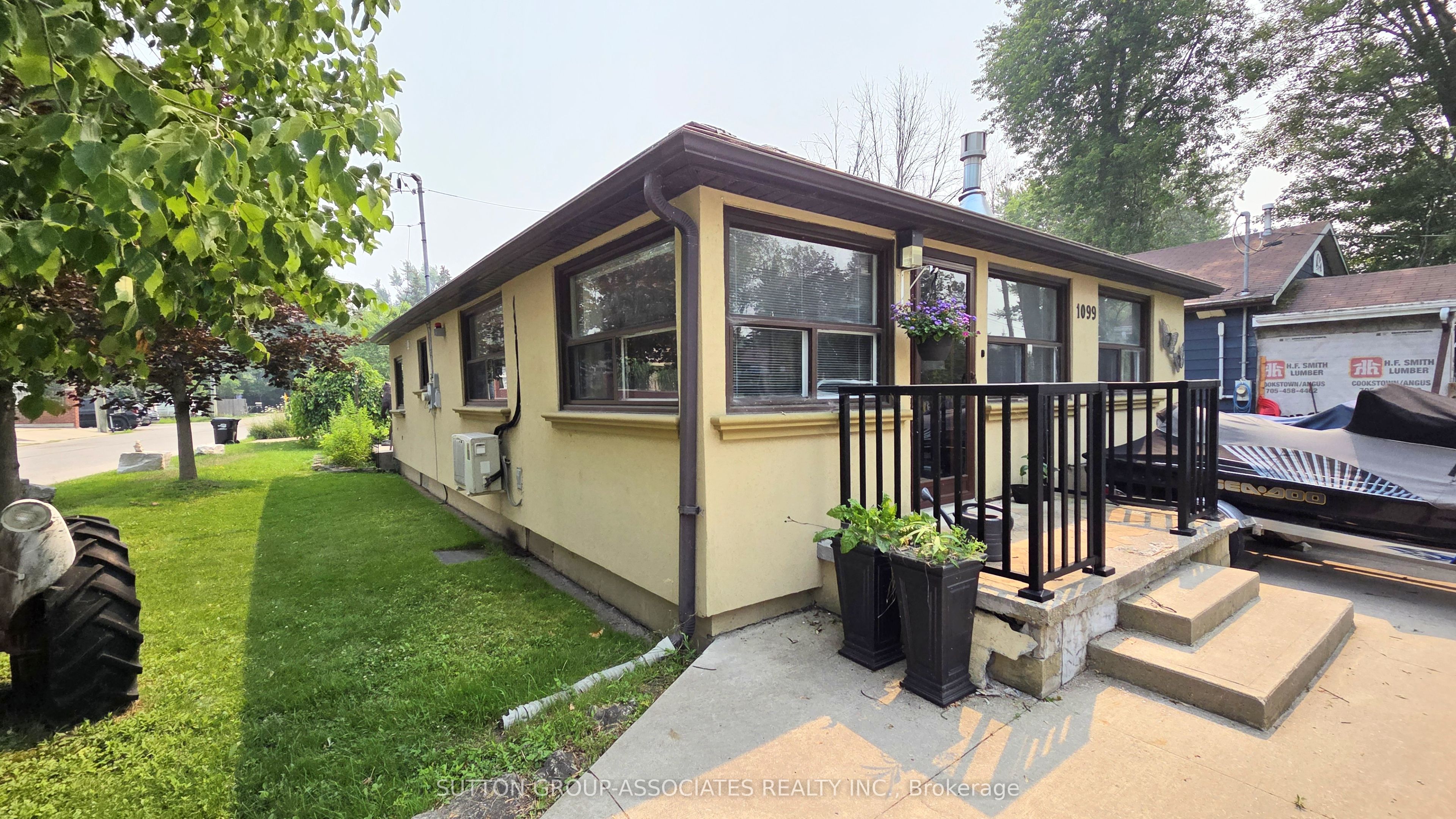 1099 Poplar Drive Property Photo 1