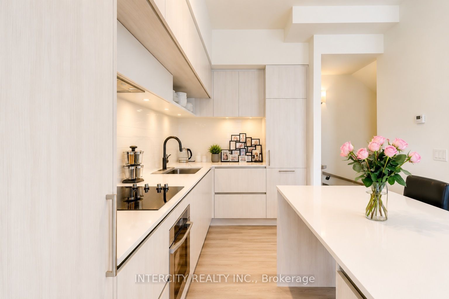 11 David Eyer Road 1504 Property Photo 6