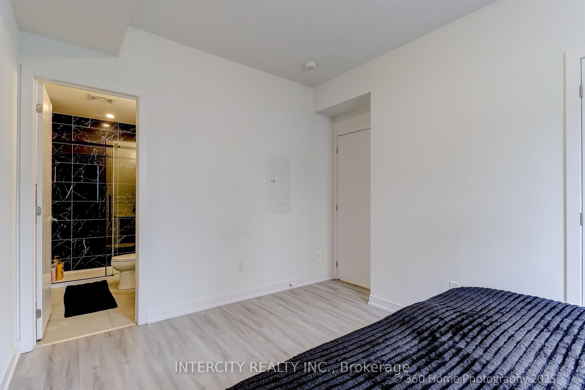 11 David Eyer Road 1504 Property Photo 15