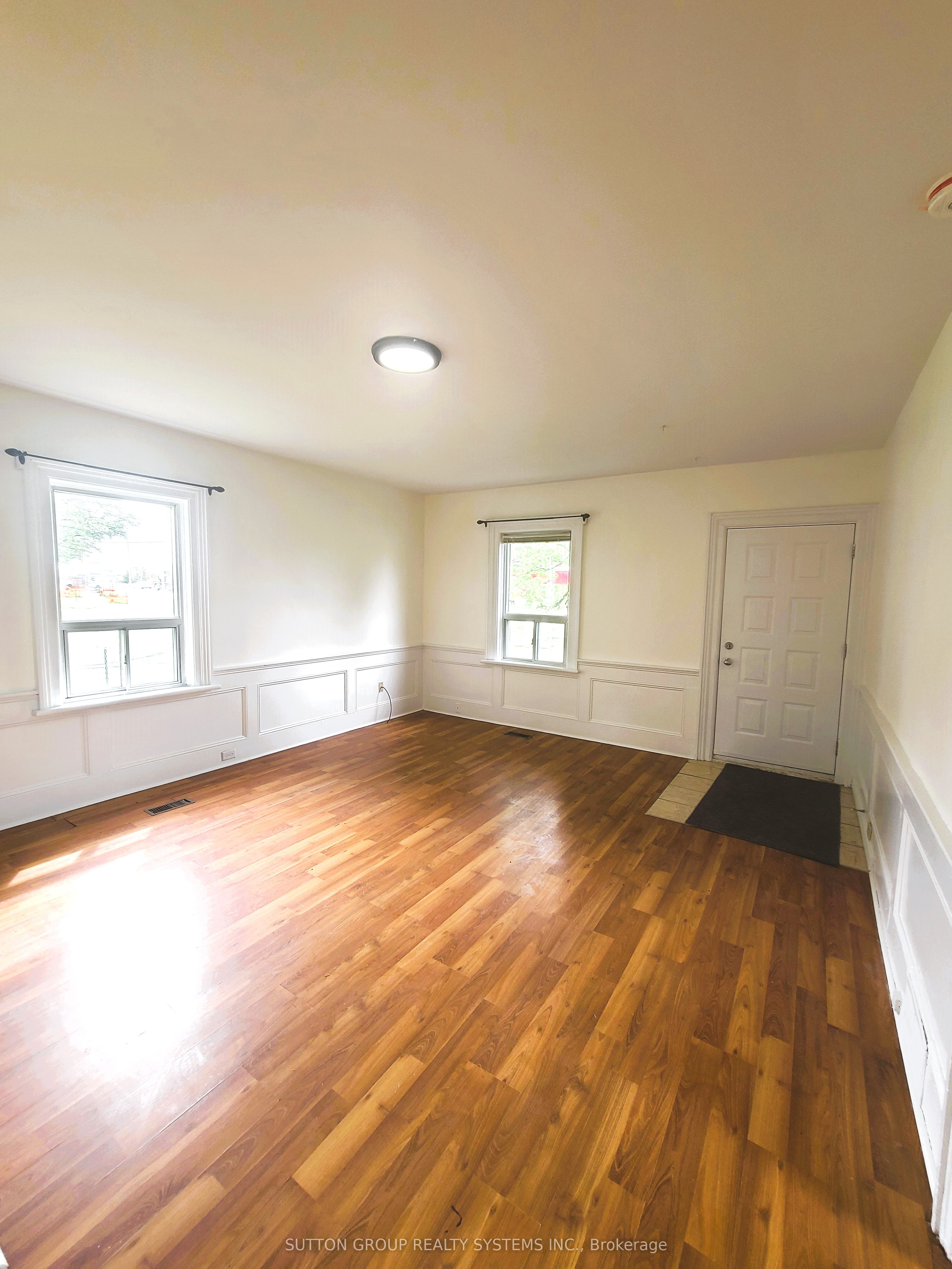 798 King Road Property Photo 3