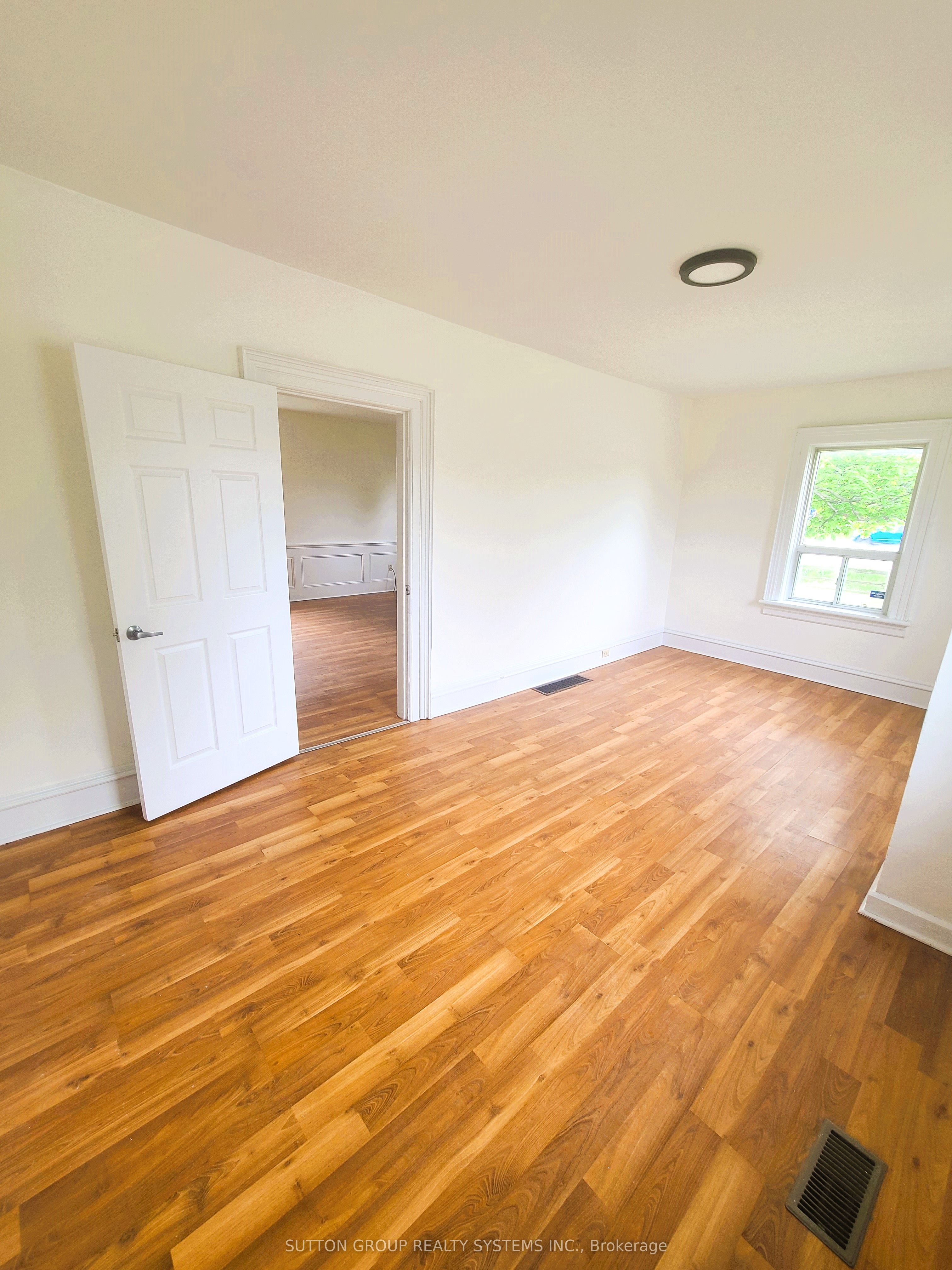 798 King Road Property Photo 6