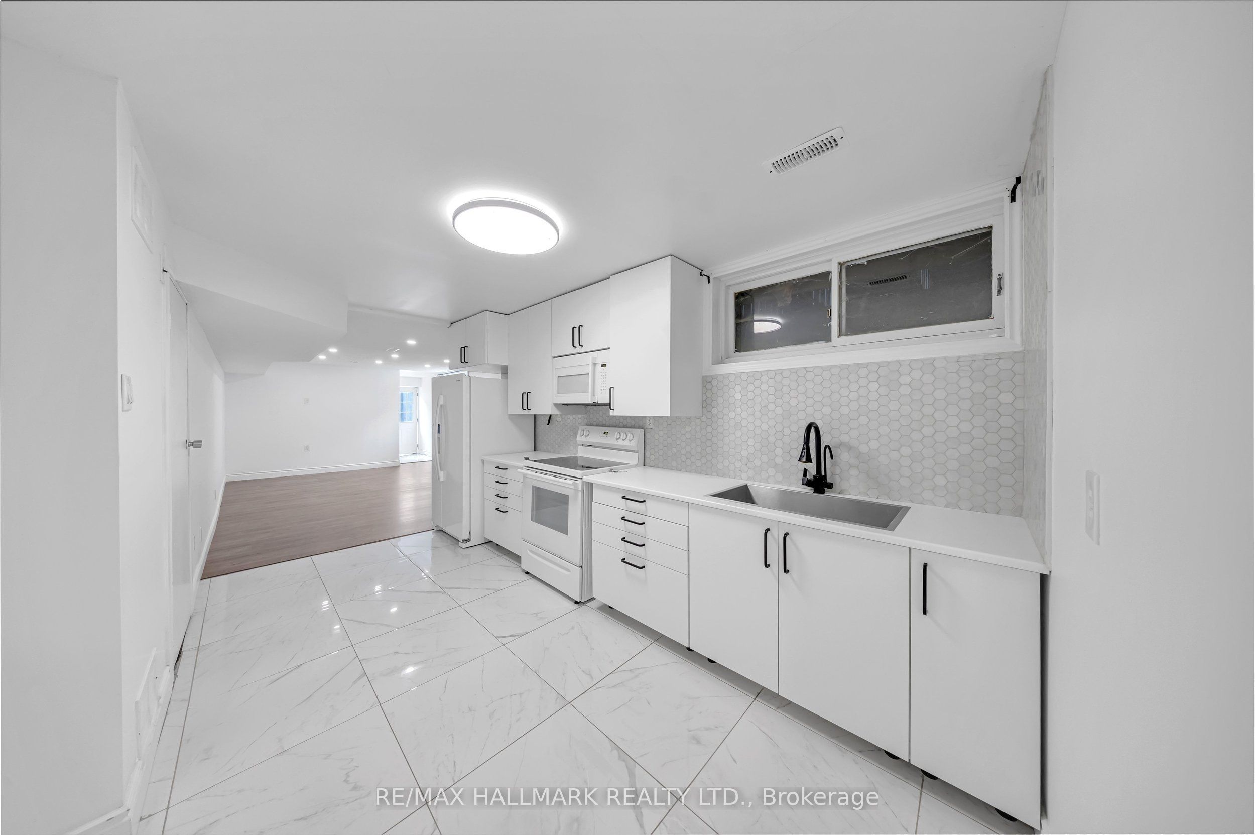 4 Doner Street Property Photo 43