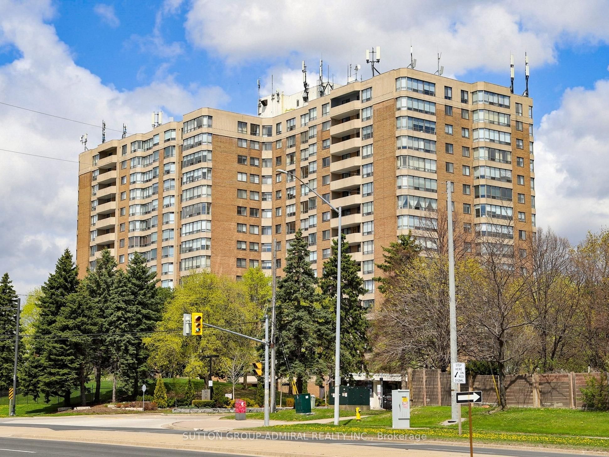 7601 Bathurst Street 312 Property Photo 1