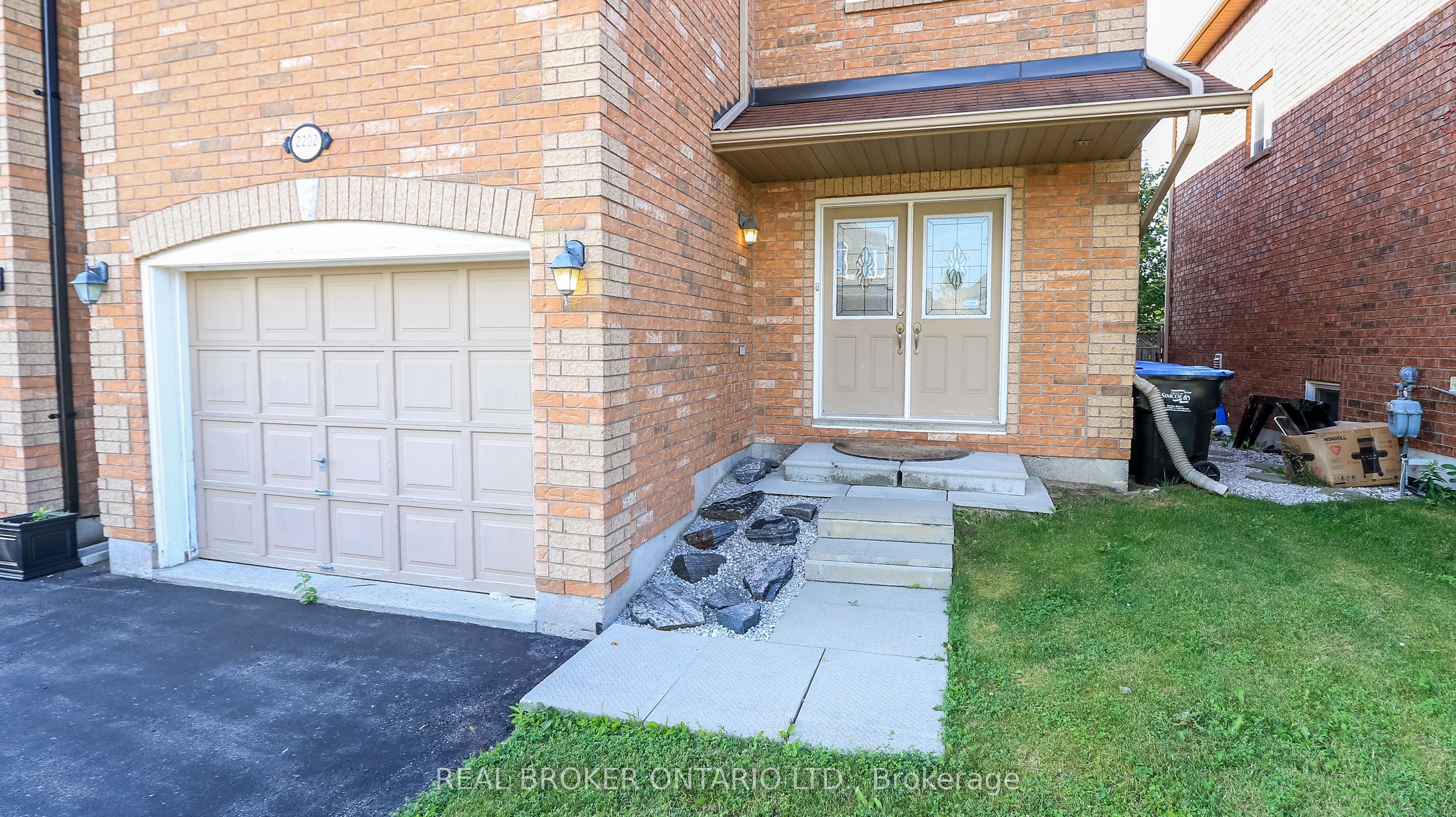 2202 Batters Loop Property Photo 2