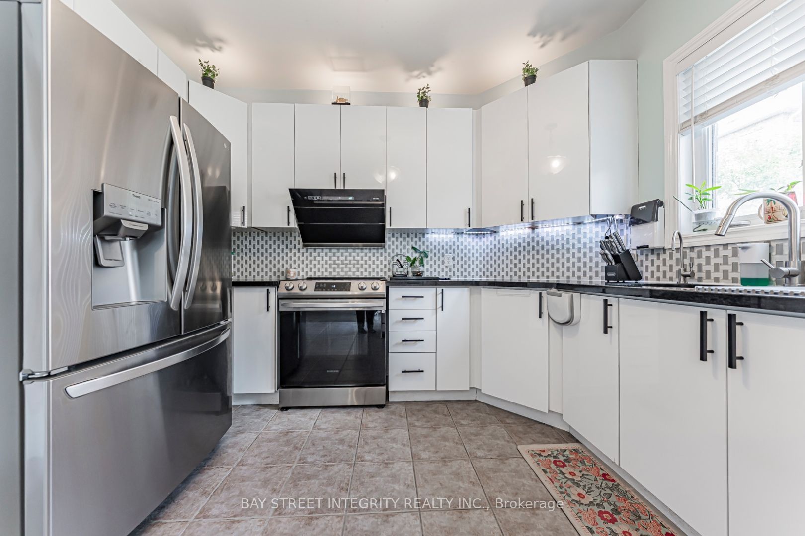 221 Woodspring Avenue Property Photo 10