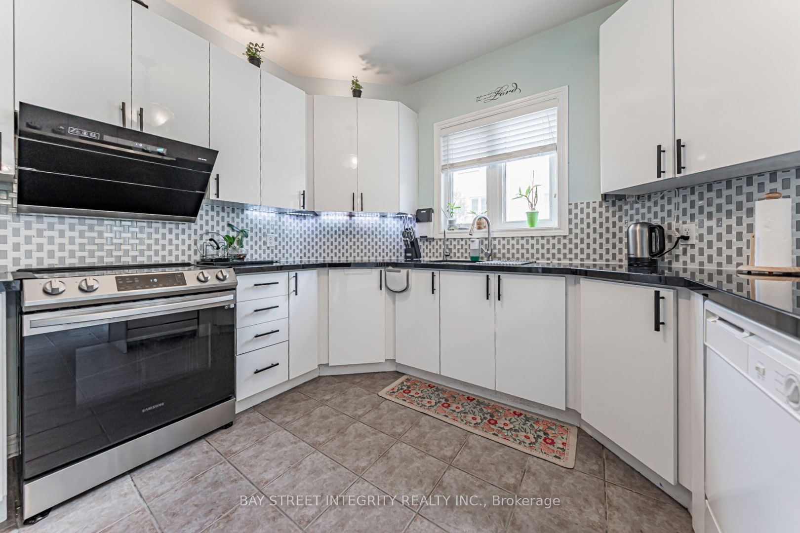 221 Woodspring Avenue Property Photo 11