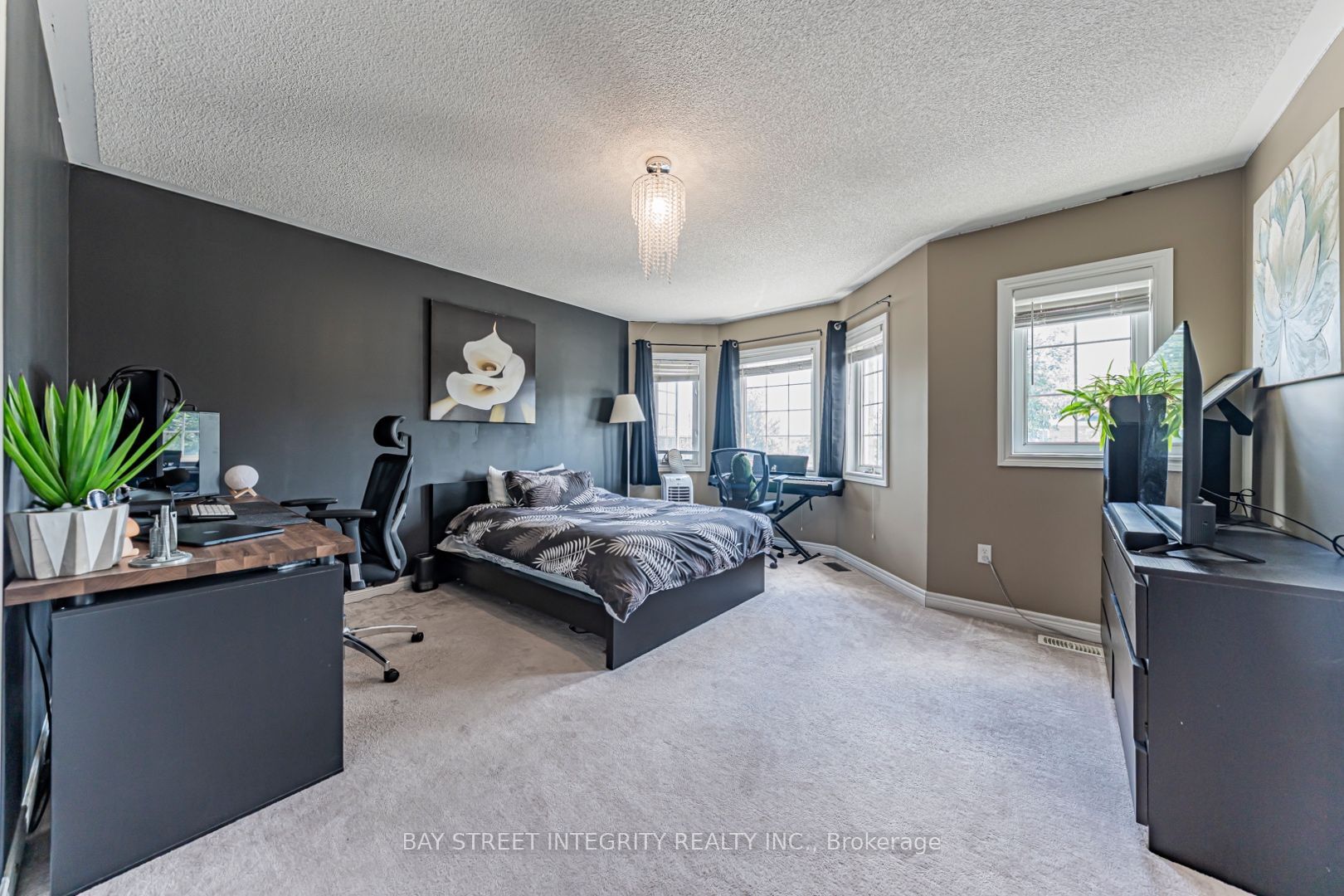 221 Woodspring Avenue Property Photo 16