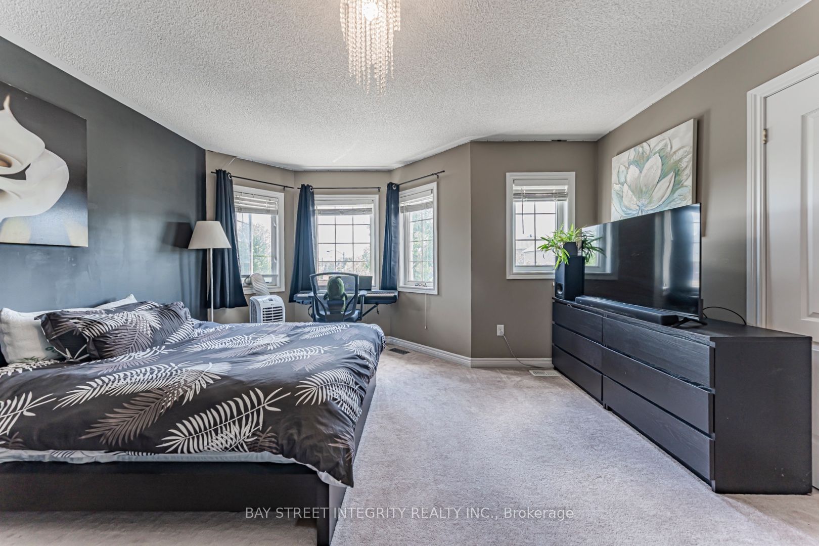 221 Woodspring Avenue Property Photo 17