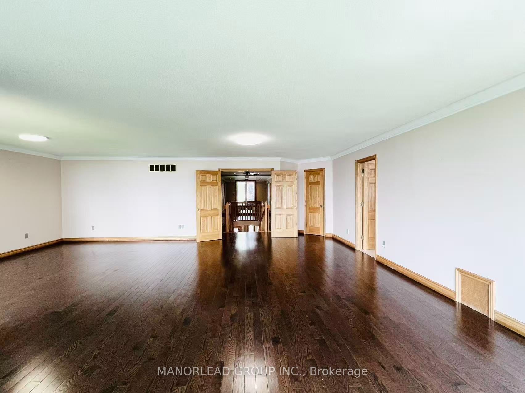 42 Metropolitan Crescent Property Photo 3