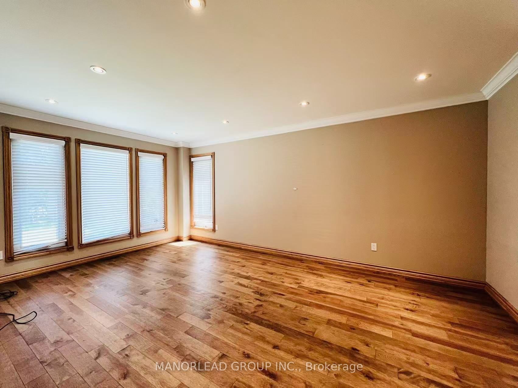 42 Metropolitan Crescent Property Photo 8