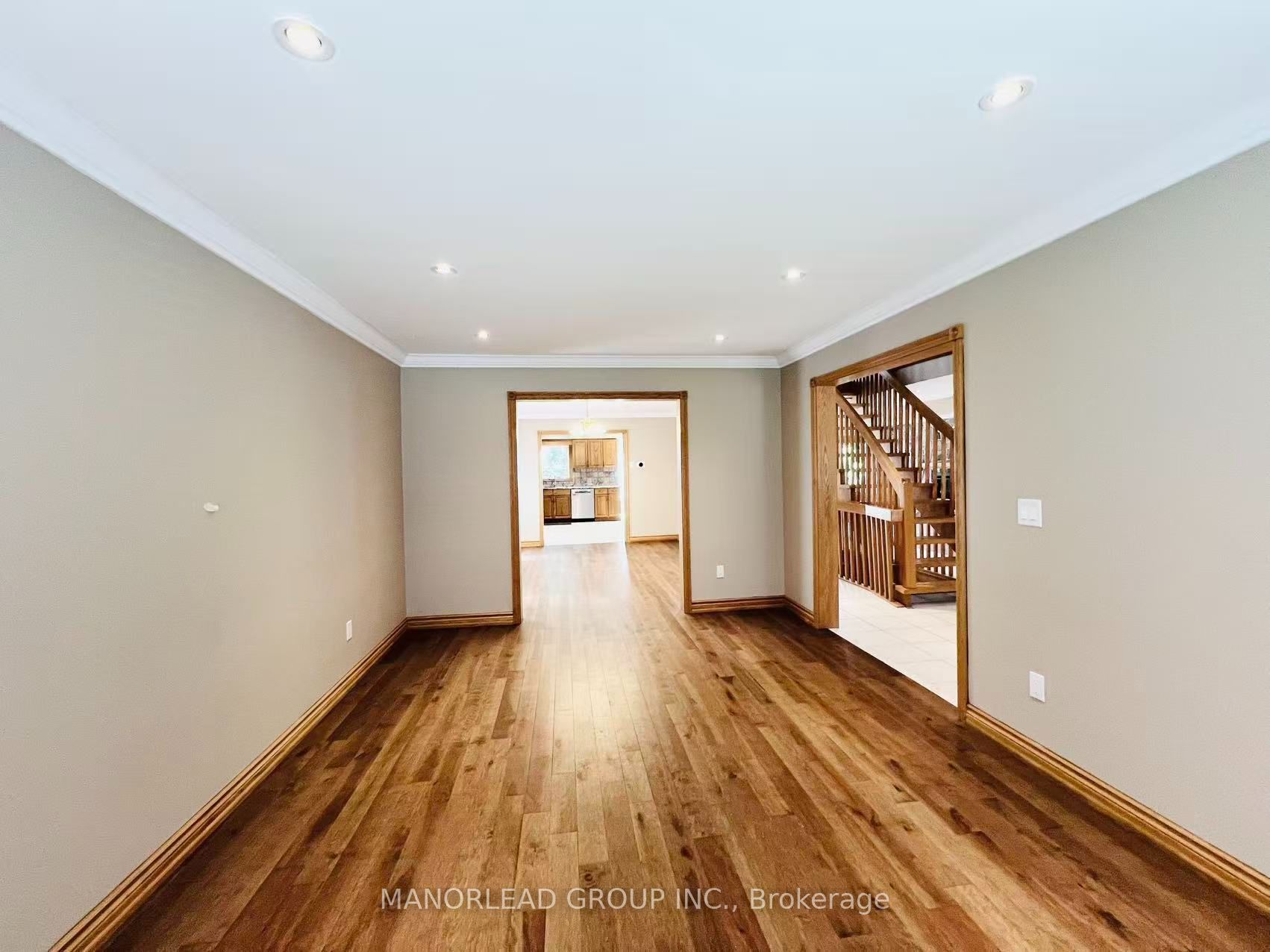 42 Metropolitan Crescent Property Photo 9