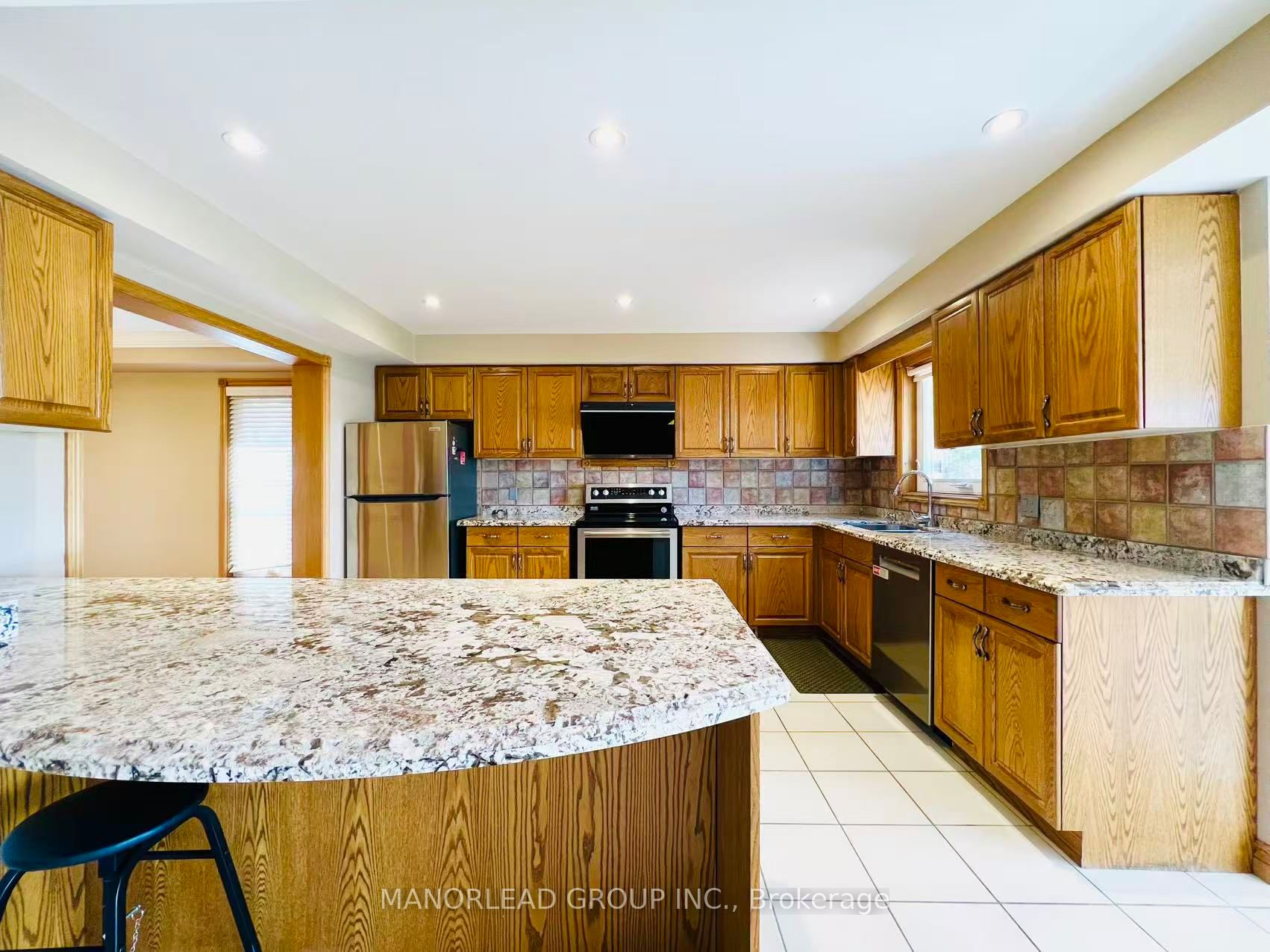 42 Metropolitan Crescent Property Photo 12