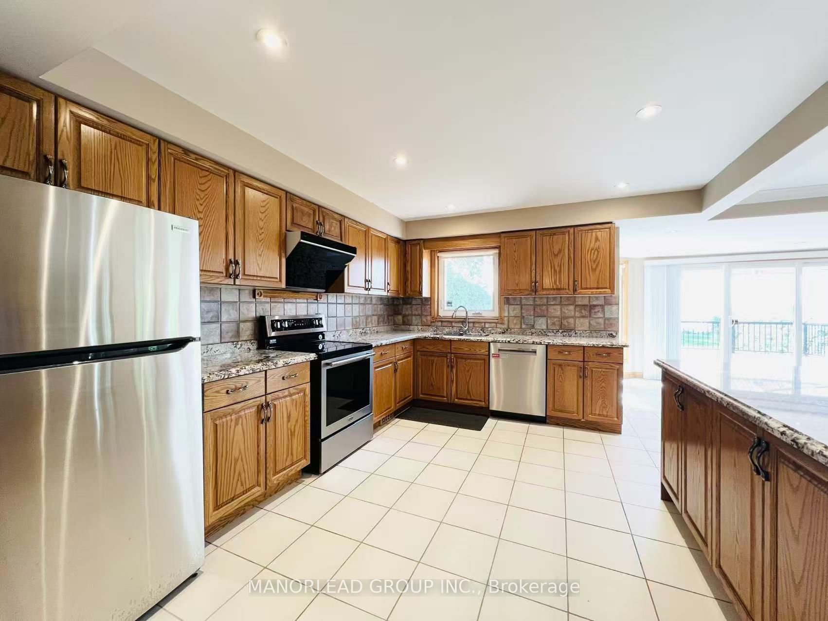 42 Metropolitan Crescent Property Photo 13