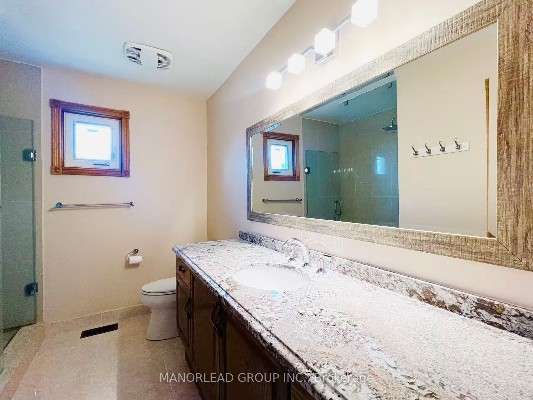 42 Metropolitan Crescent Property Photo 15