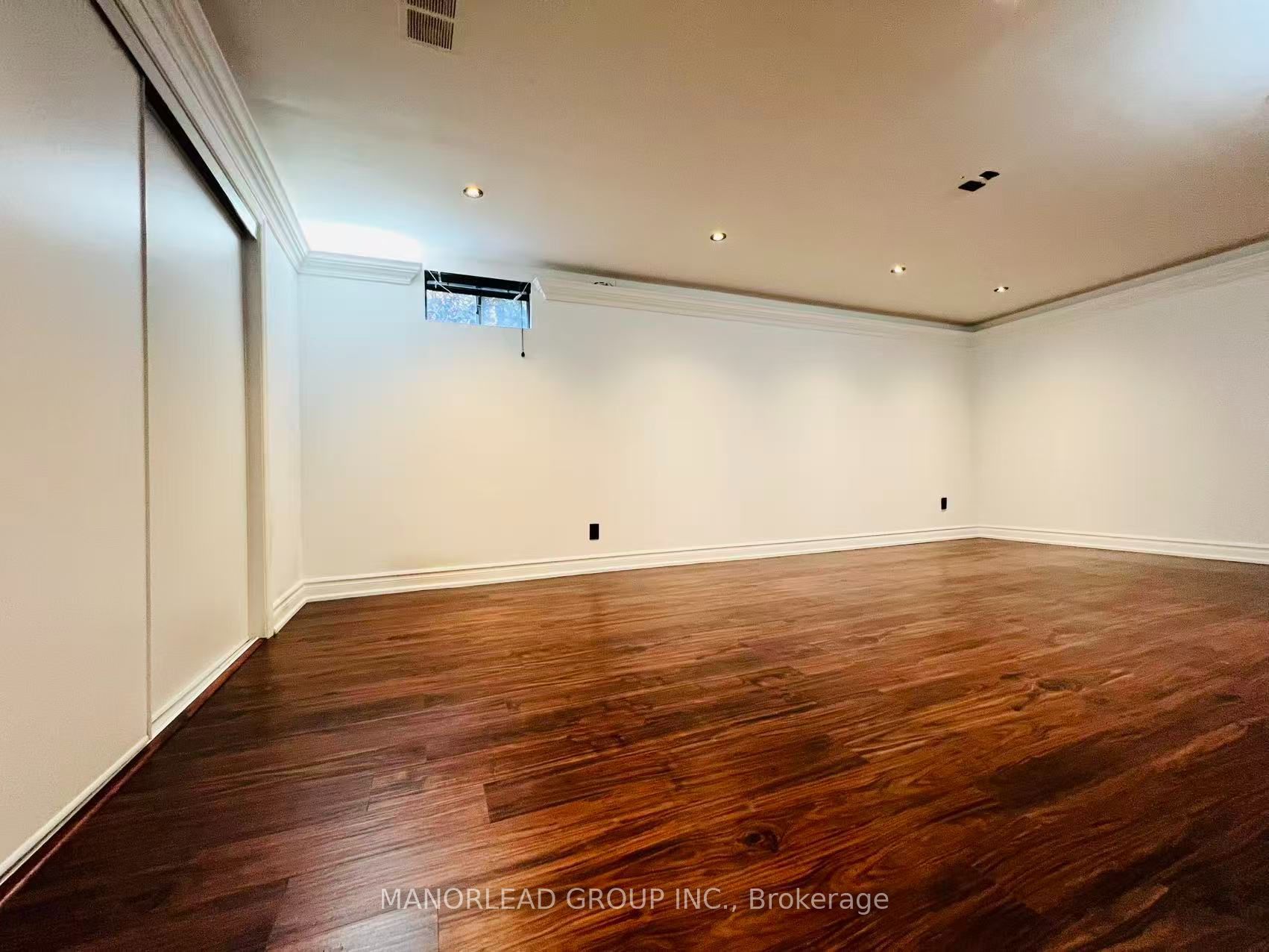 42 Metropolitan Crescent Property Photo 19