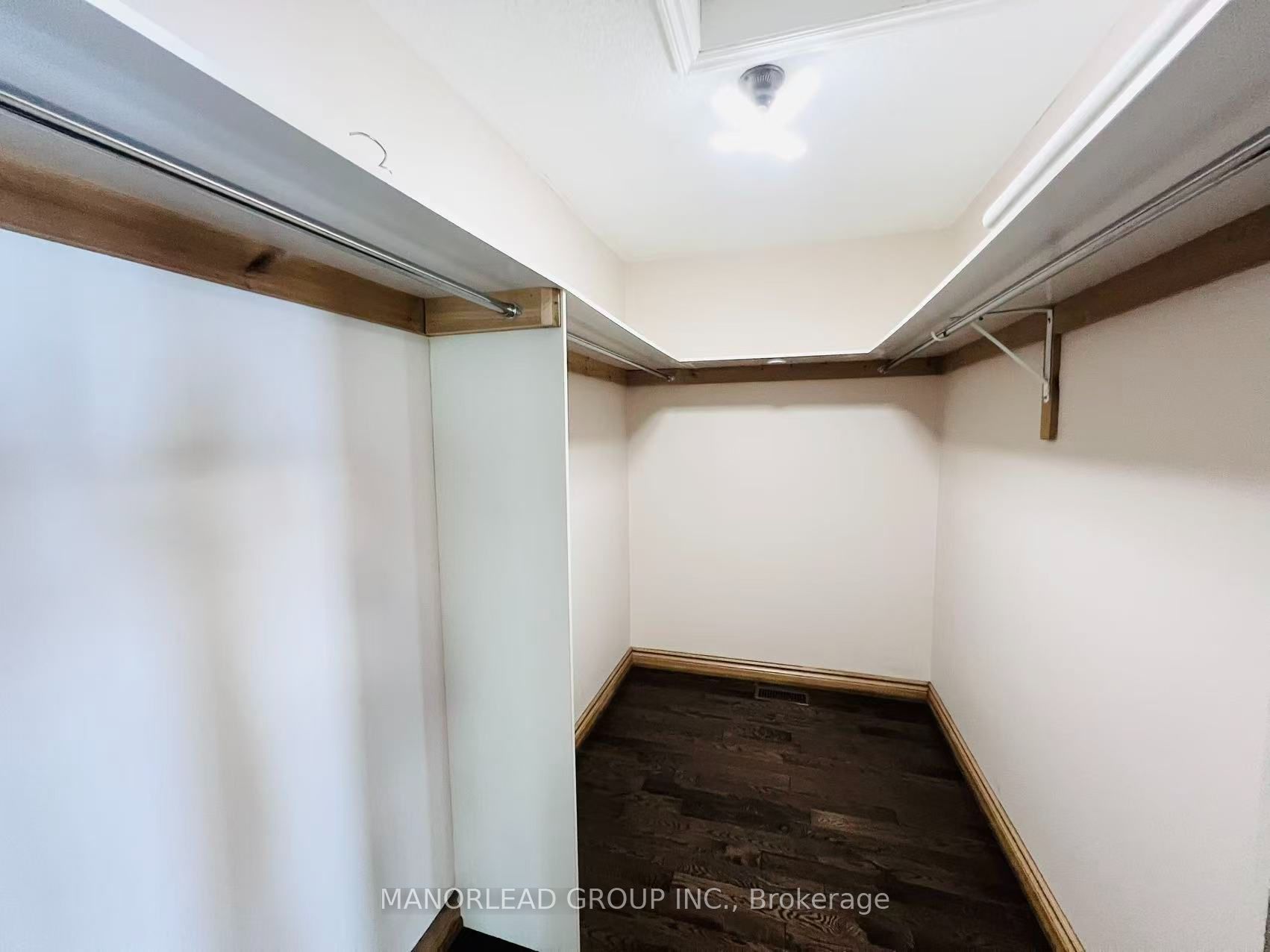 42 Metropolitan Crescent Property Photo 21