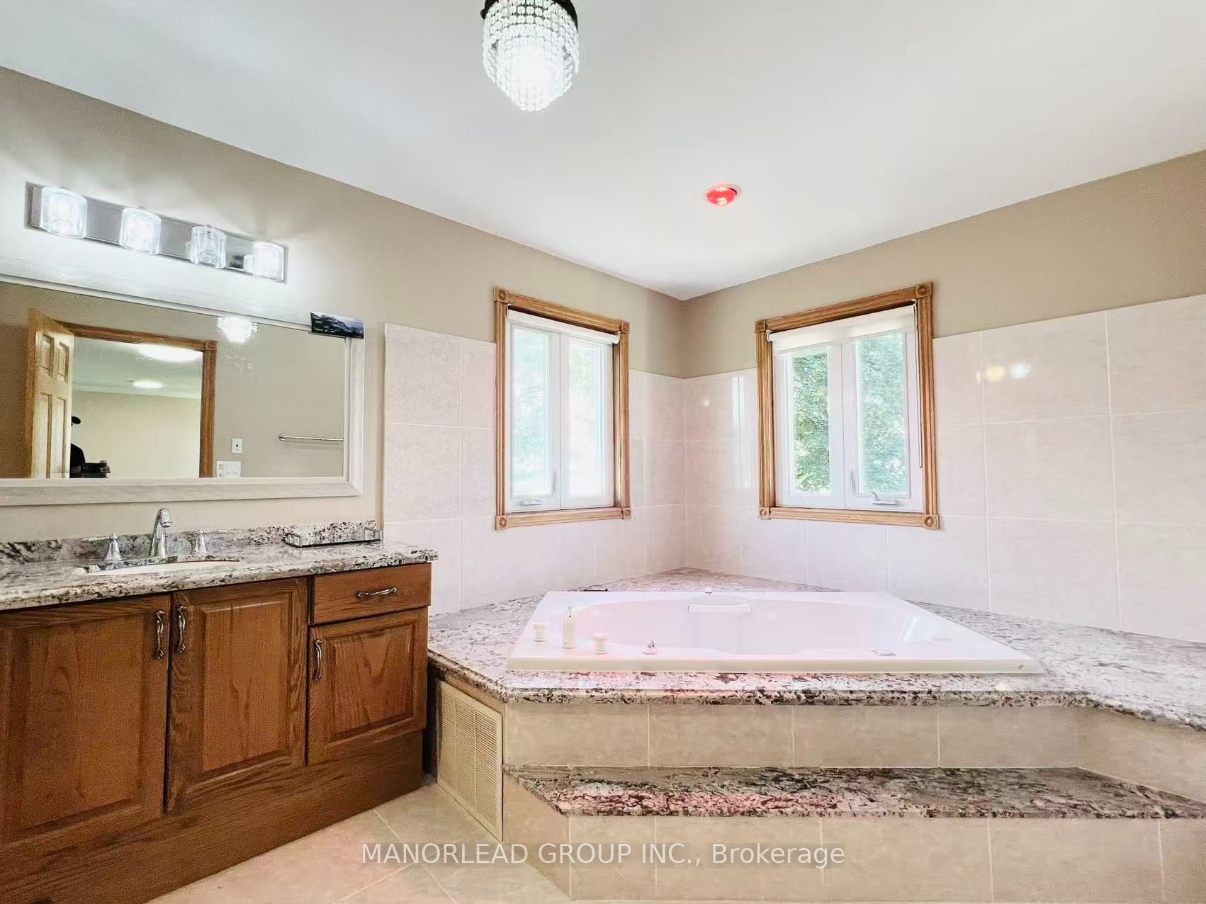 42 Metropolitan Crescent Property Photo 22