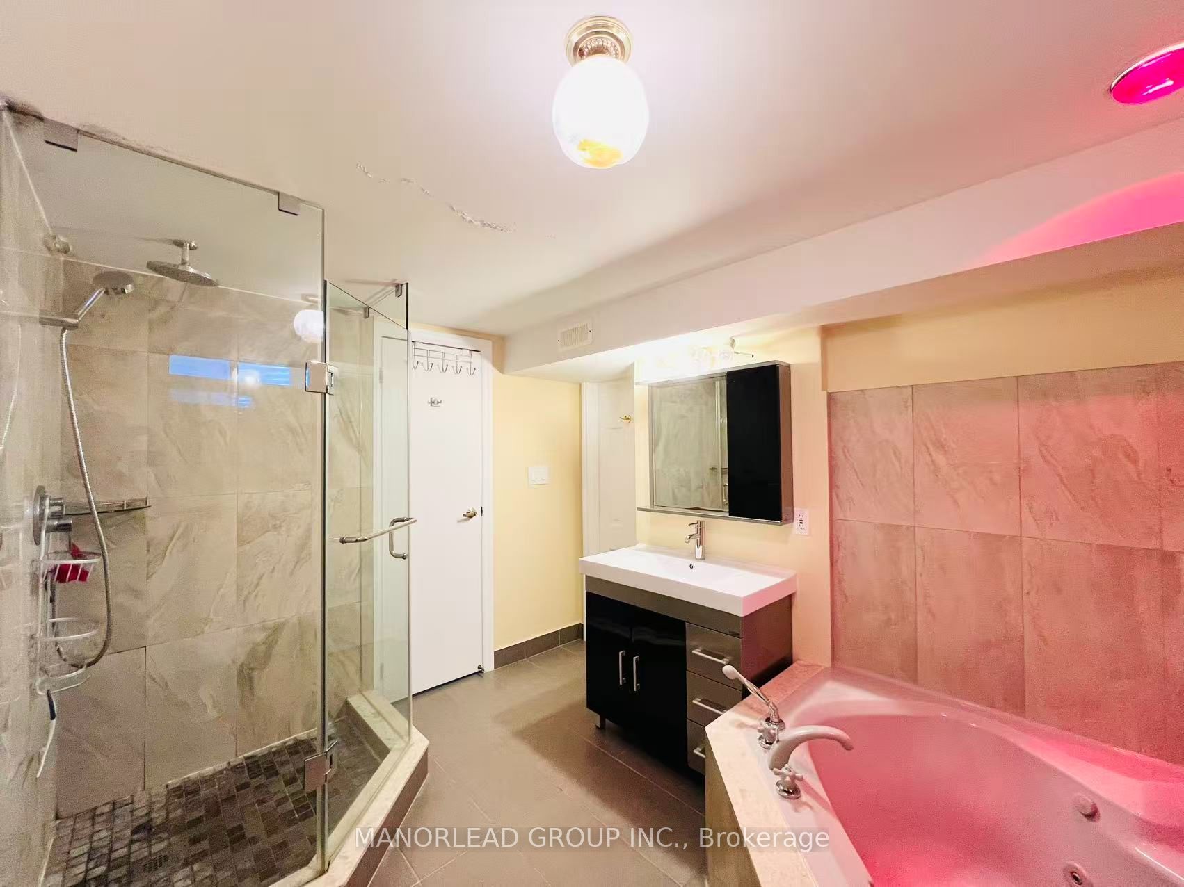 42 Metropolitan Crescent Property Photo 28