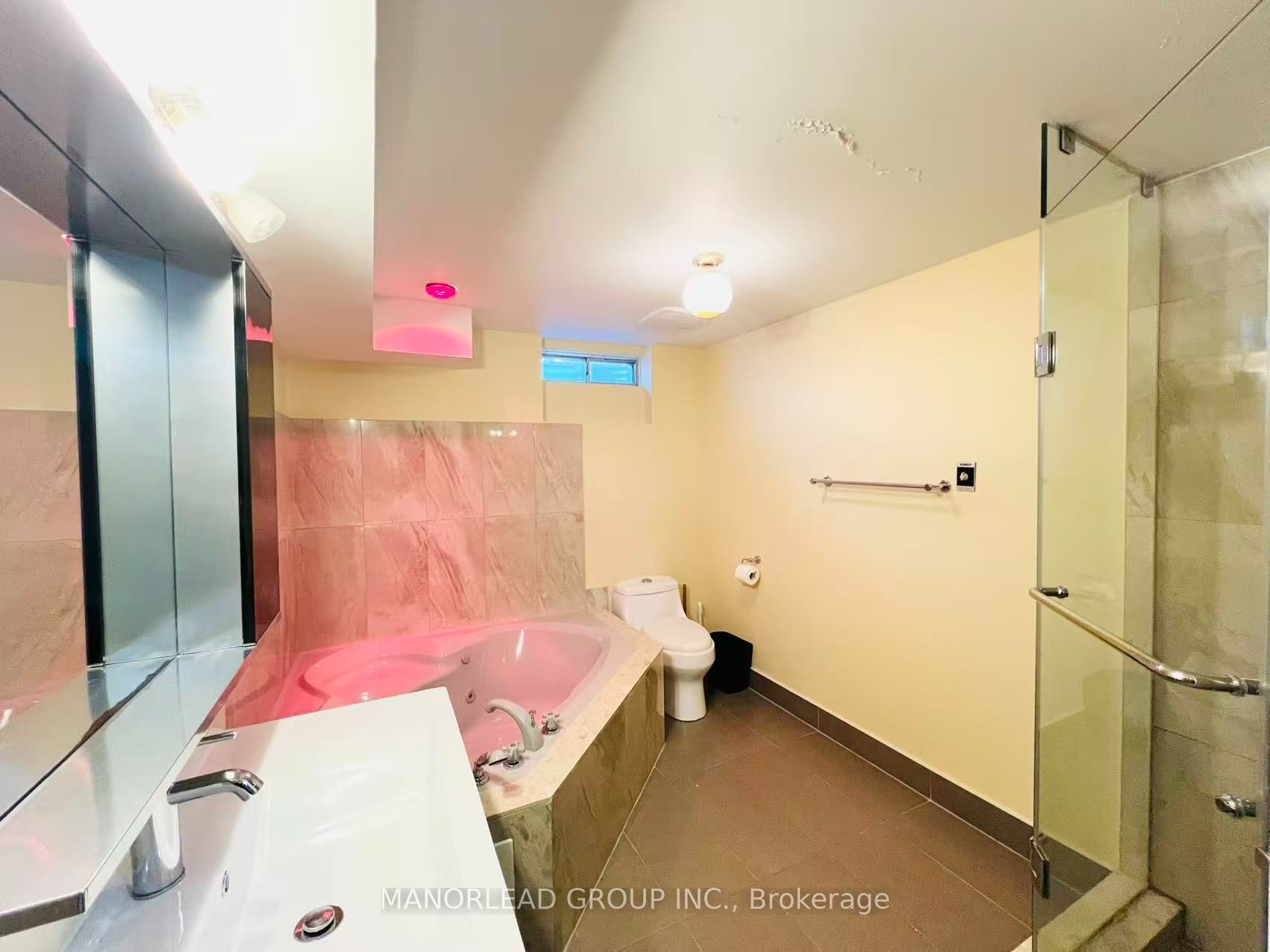 42 Metropolitan Crescent Property Photo 29
