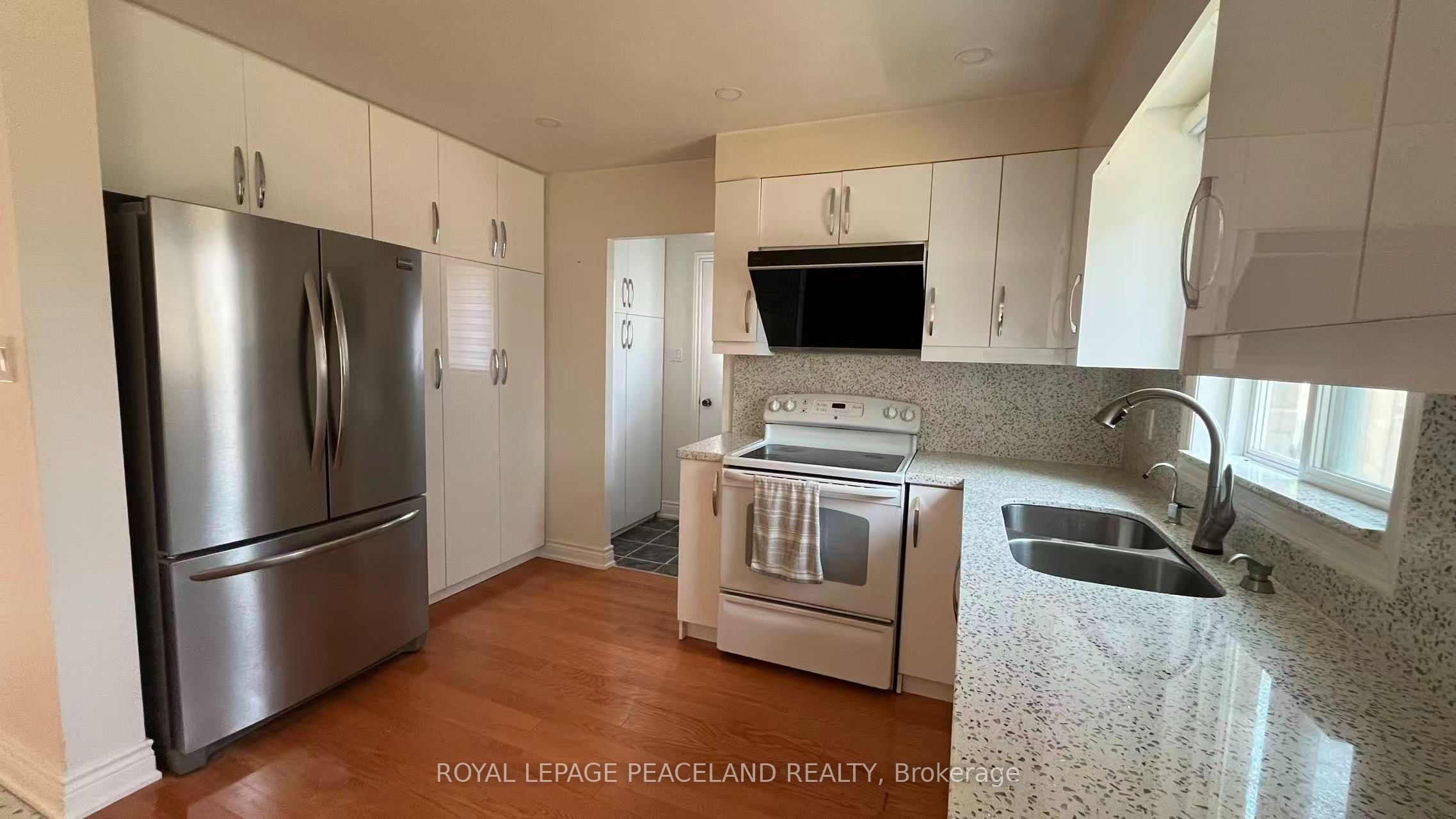 711 Irwin Crescent Property Photo 7