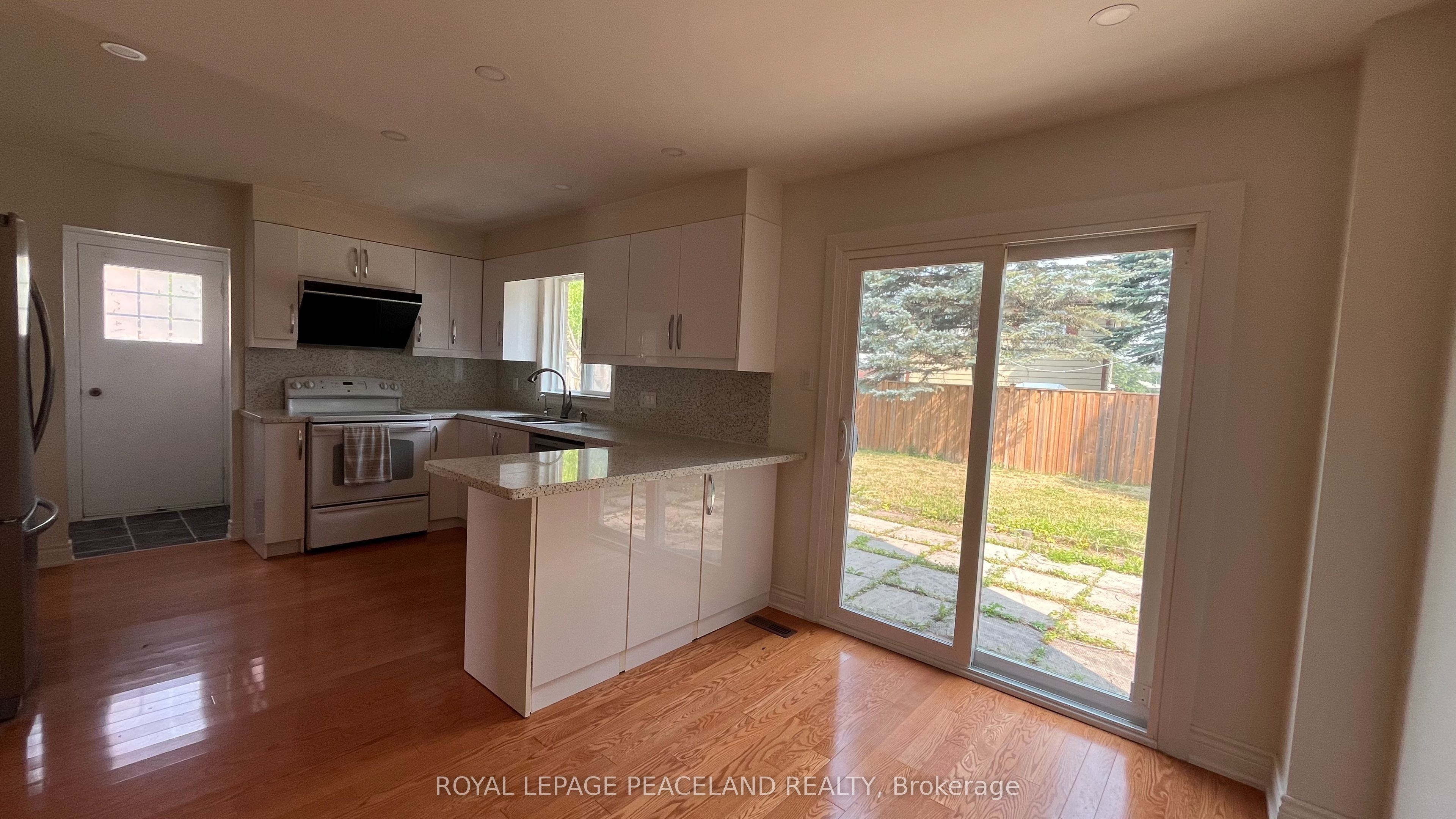 711 Irwin Crescent Property Photo 9