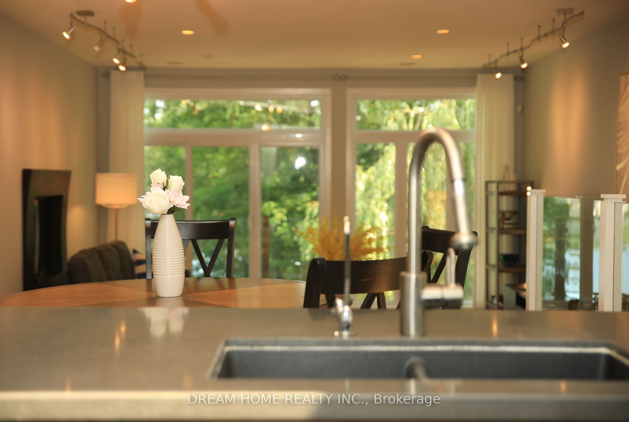 74 Lakeview Avenue Property Photo 10